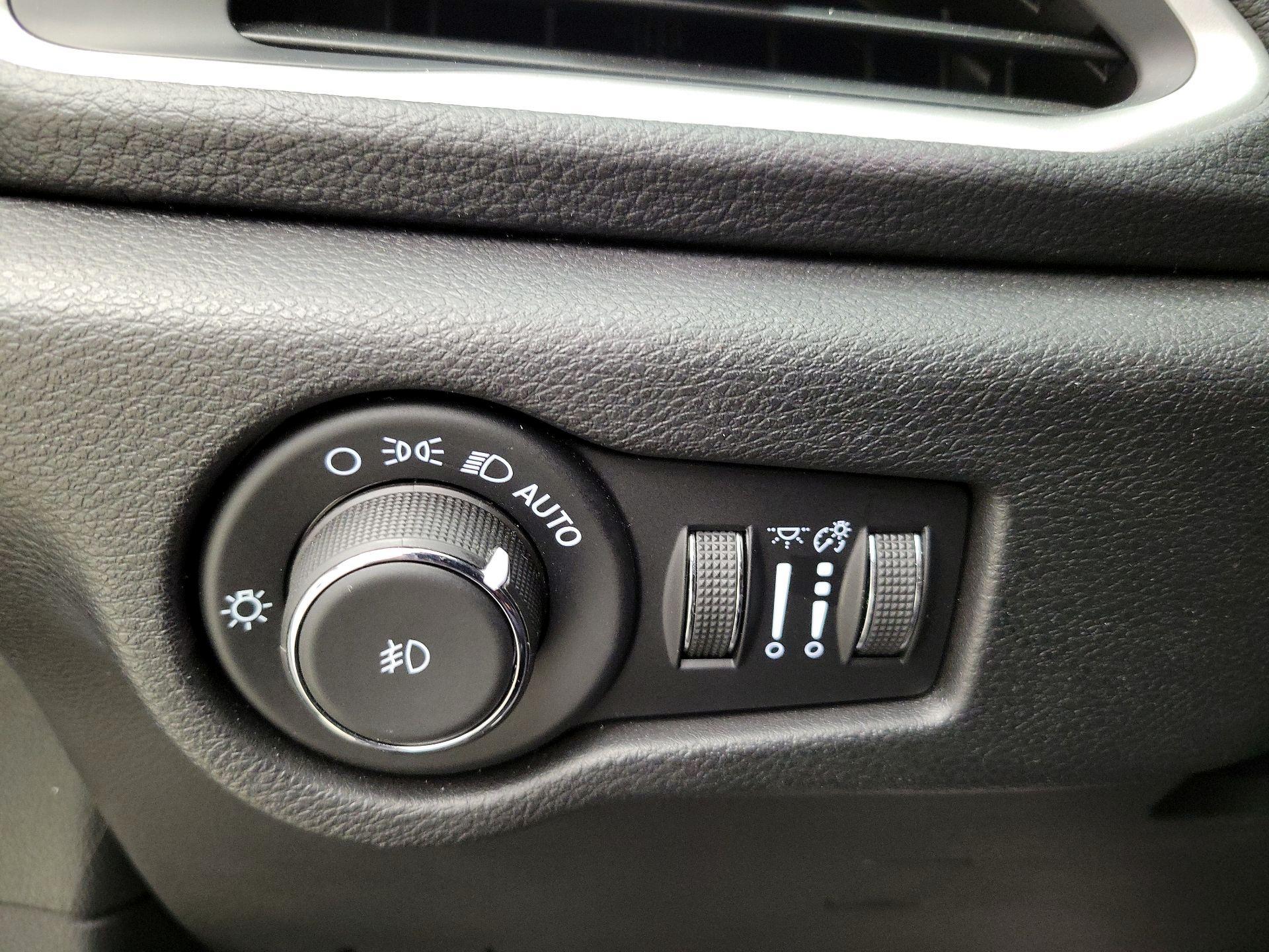 Thumbnail: 2021 Chrysler Pacifica - 13