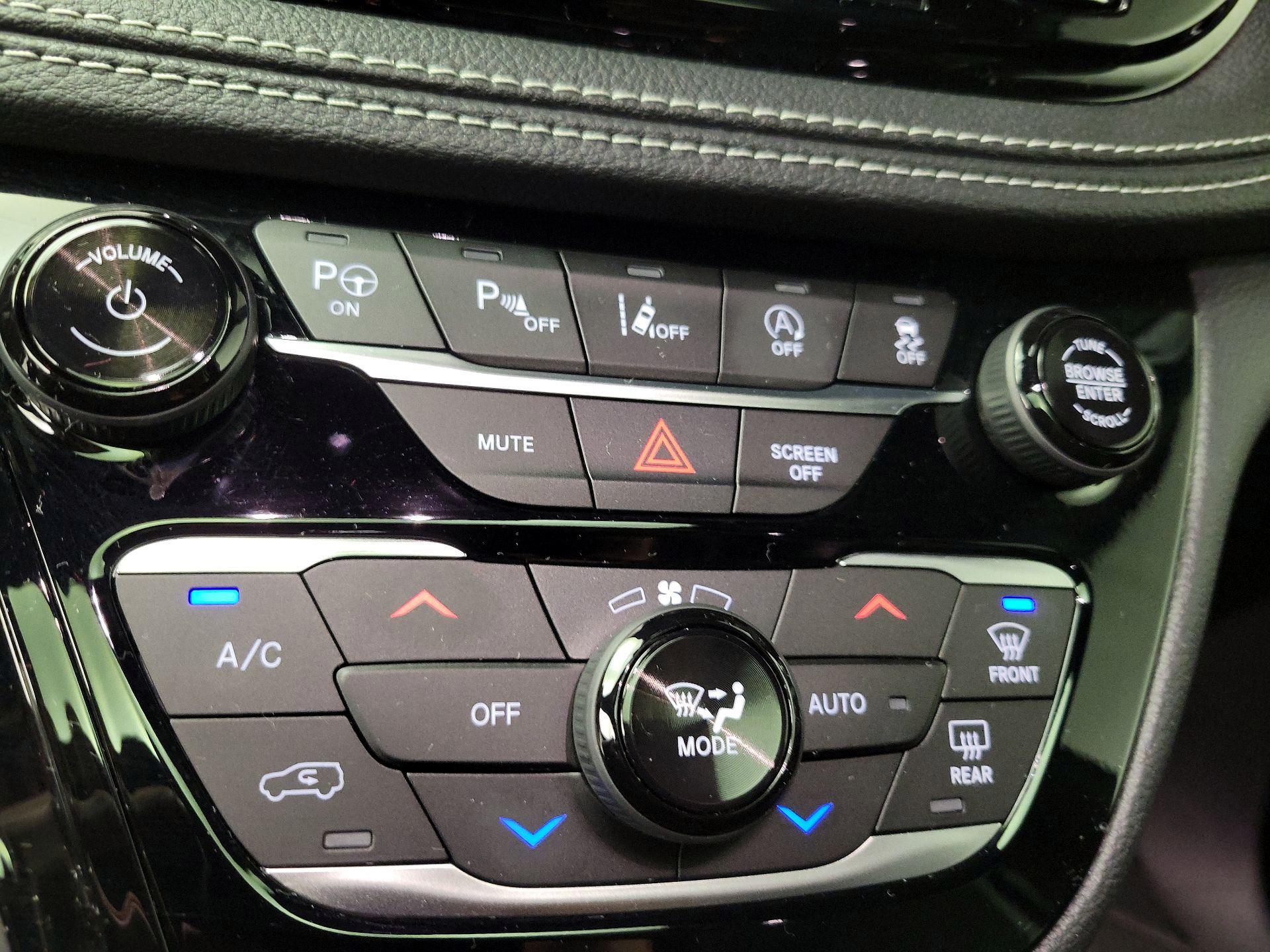 Thumbnail: 2021 Chrysler Pacifica - 17