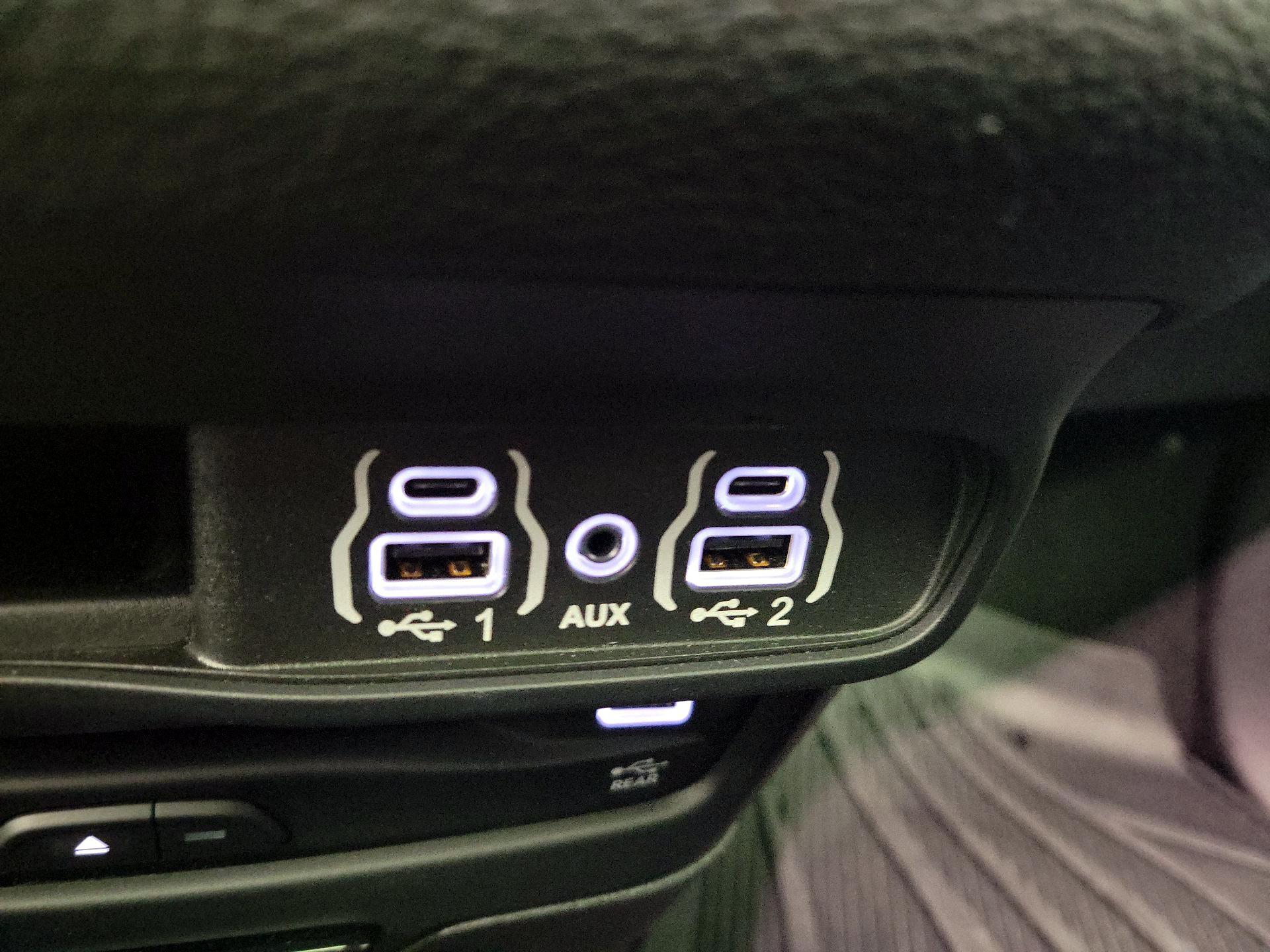 Thumbnail: 2021 Chrysler Pacifica - 19