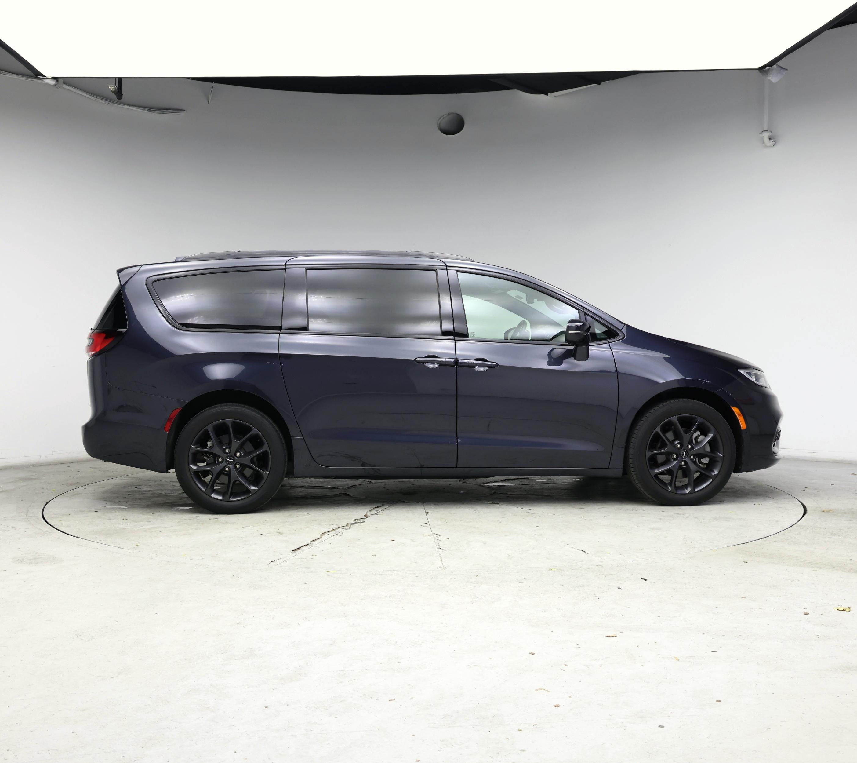 Thumbnail: 2021 Chrysler Pacifica - 7