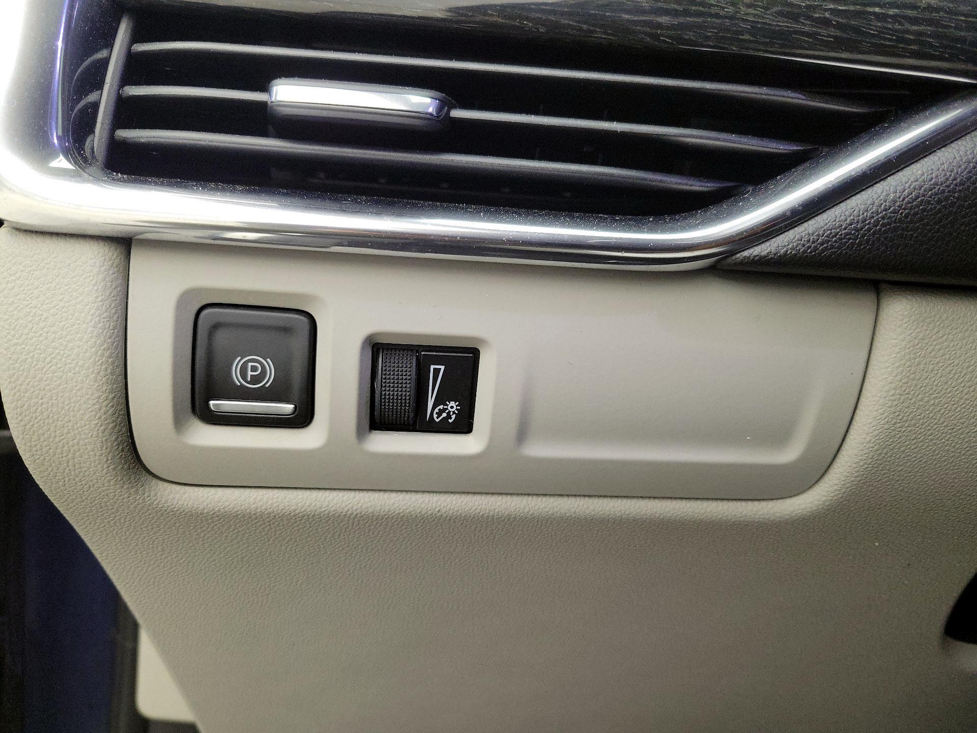 Thumbnail: 2020 Cadillac XT4 - 13