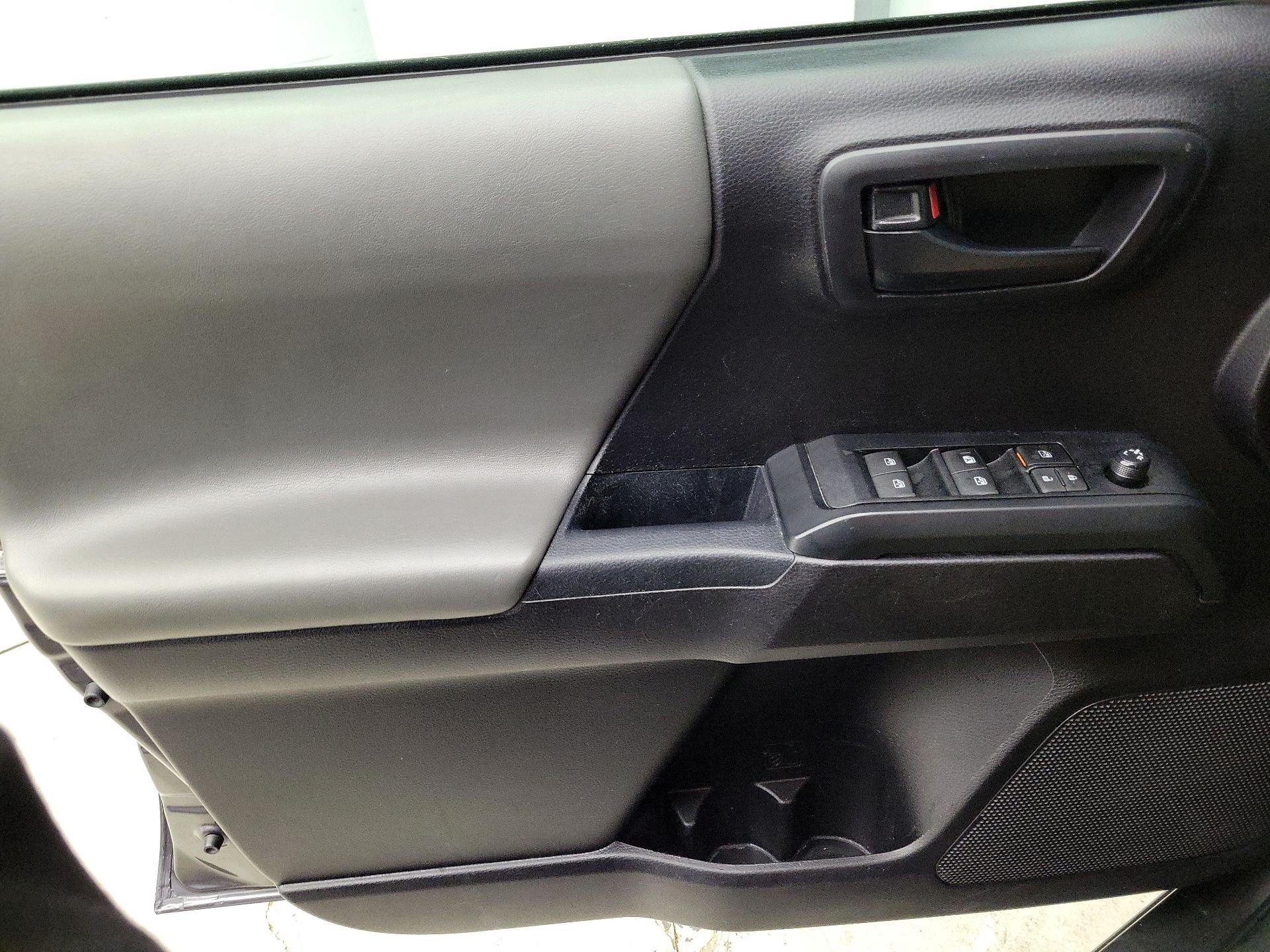 Thumbnail: 2020 Toyota Tacoma - 12