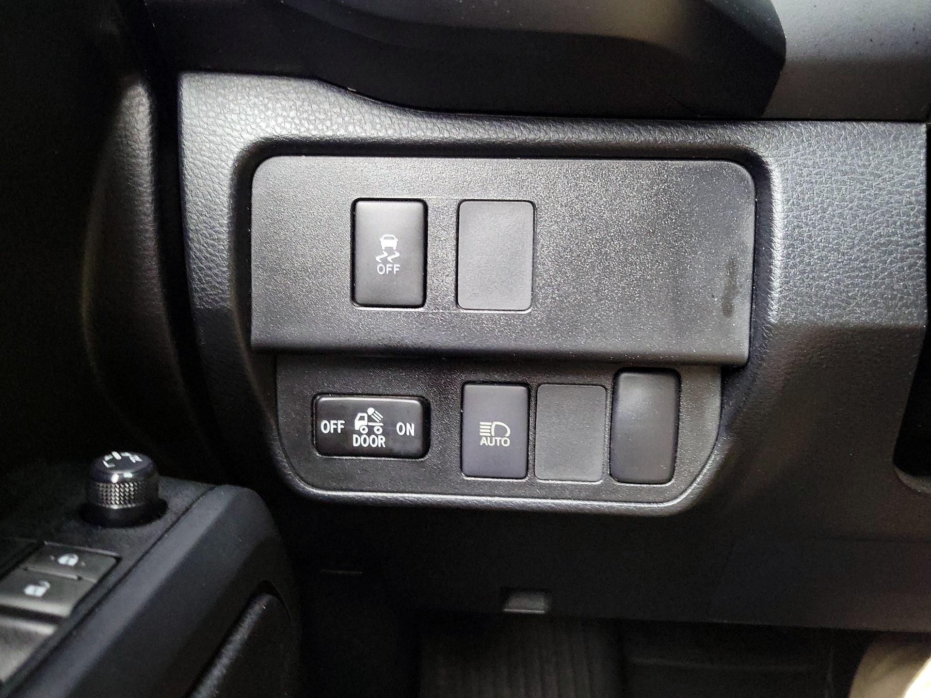 Thumbnail: 2020 Toyota Tacoma - 13