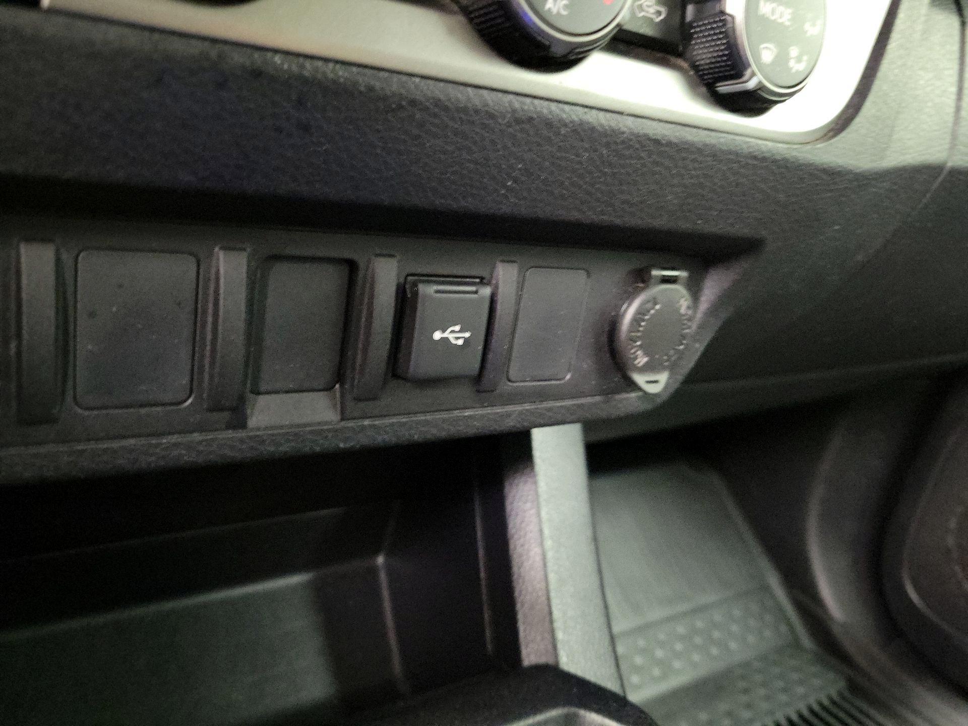 Thumbnail: 2020 Toyota Tacoma - 18