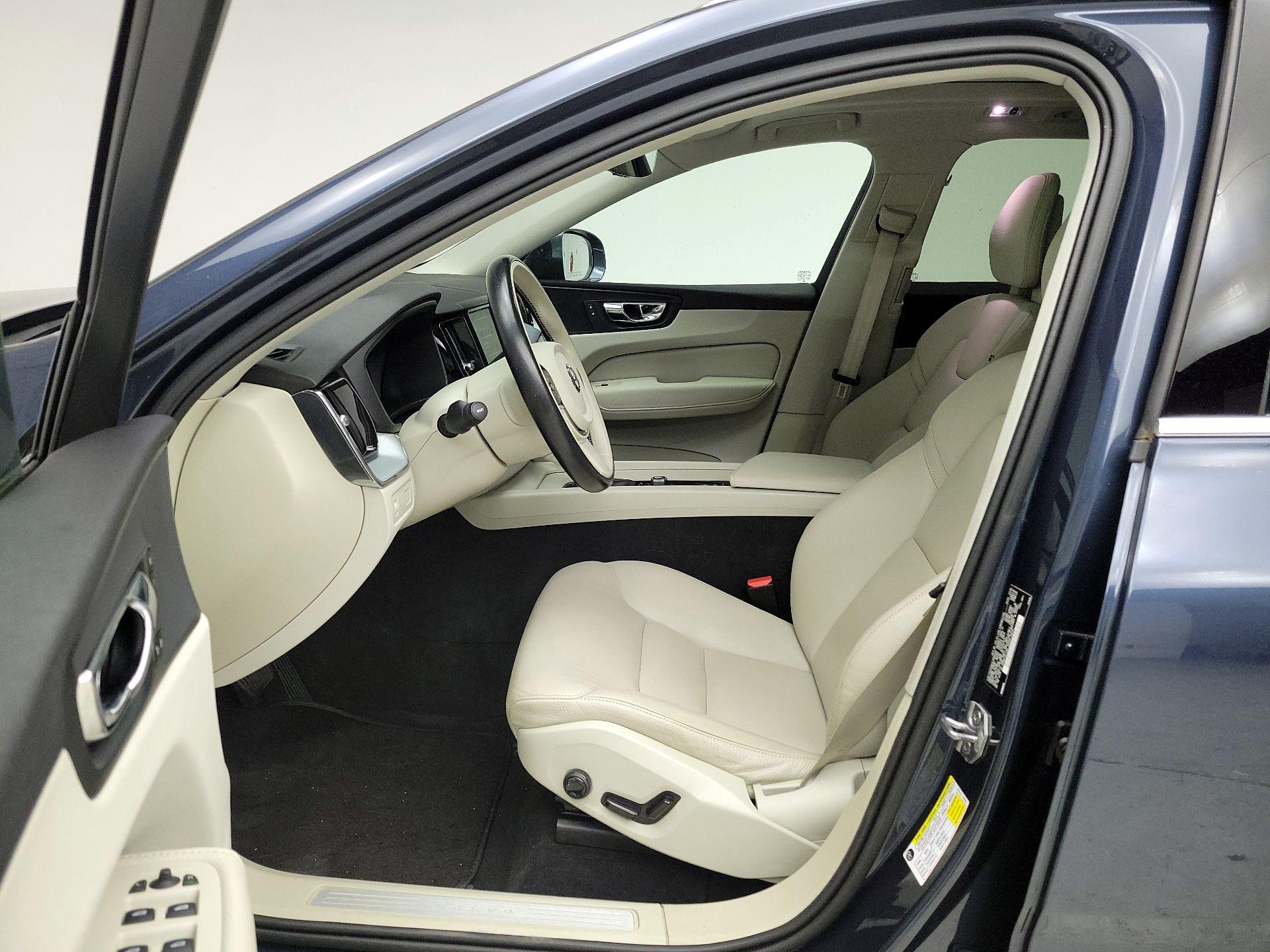 Thumbnail: 2018 Volvo XC60 - 11