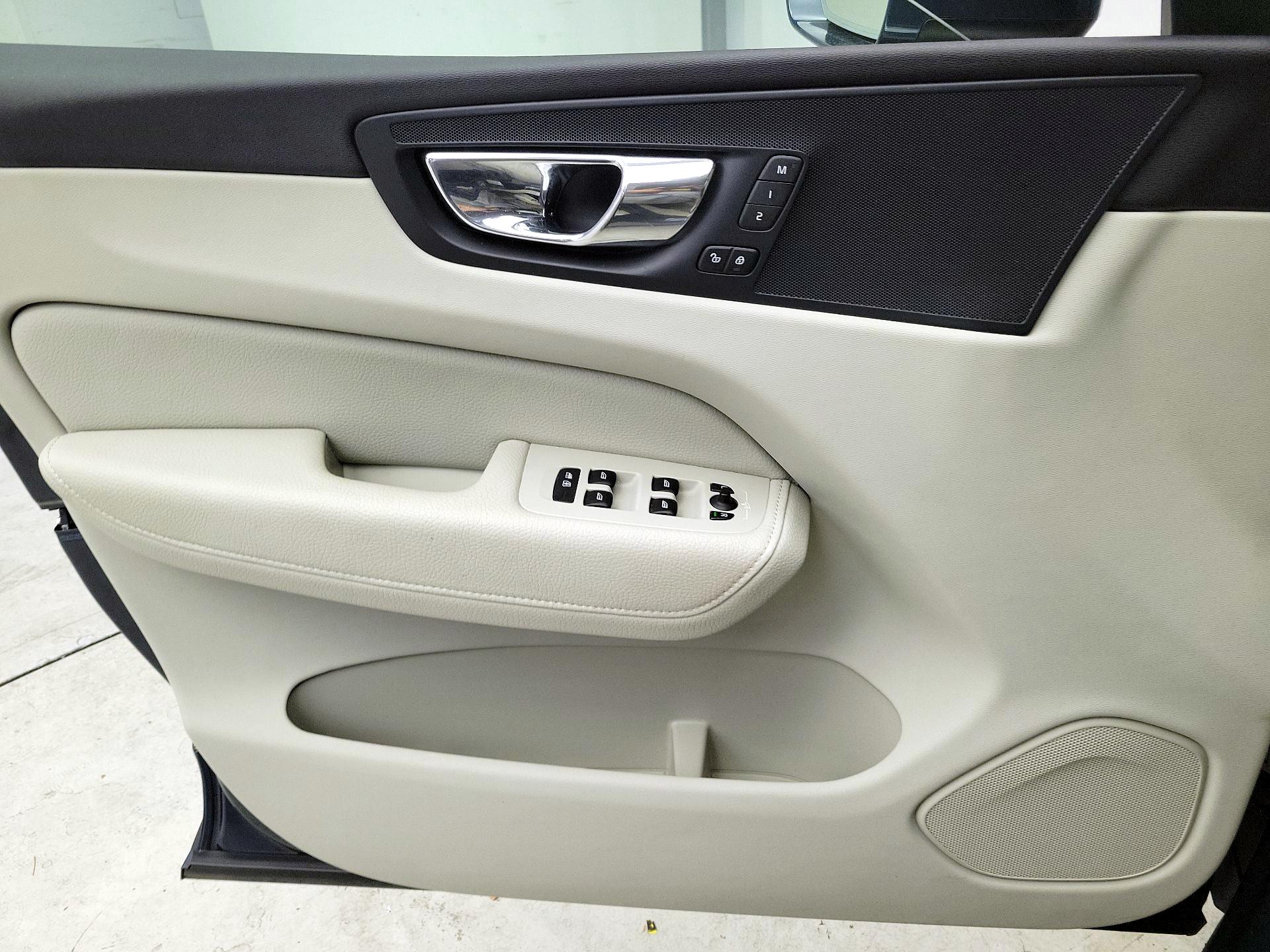 Thumbnail: 2018 Volvo XC60 - 12