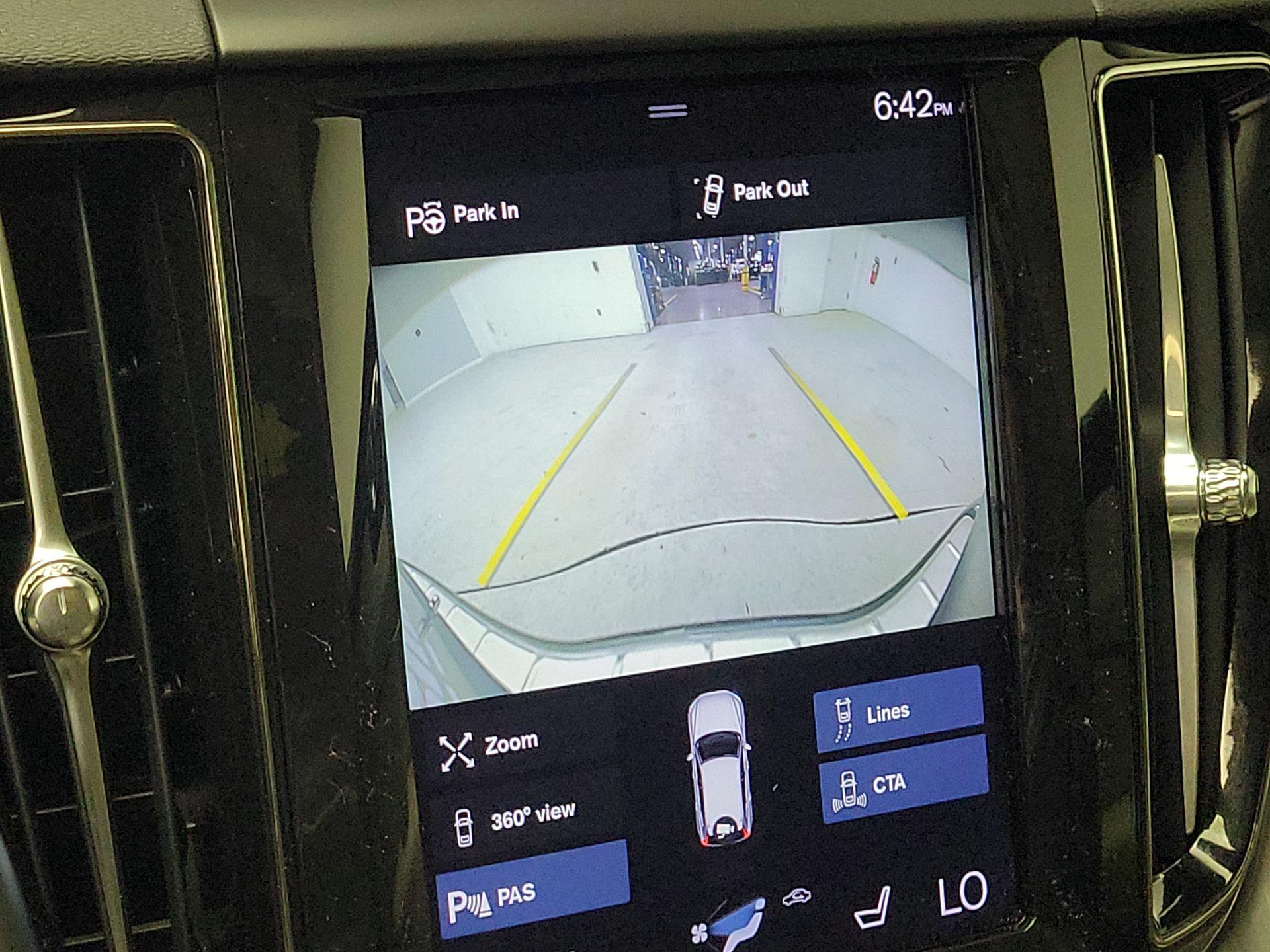 Thumbnail: 2018 Volvo XC60 - 14