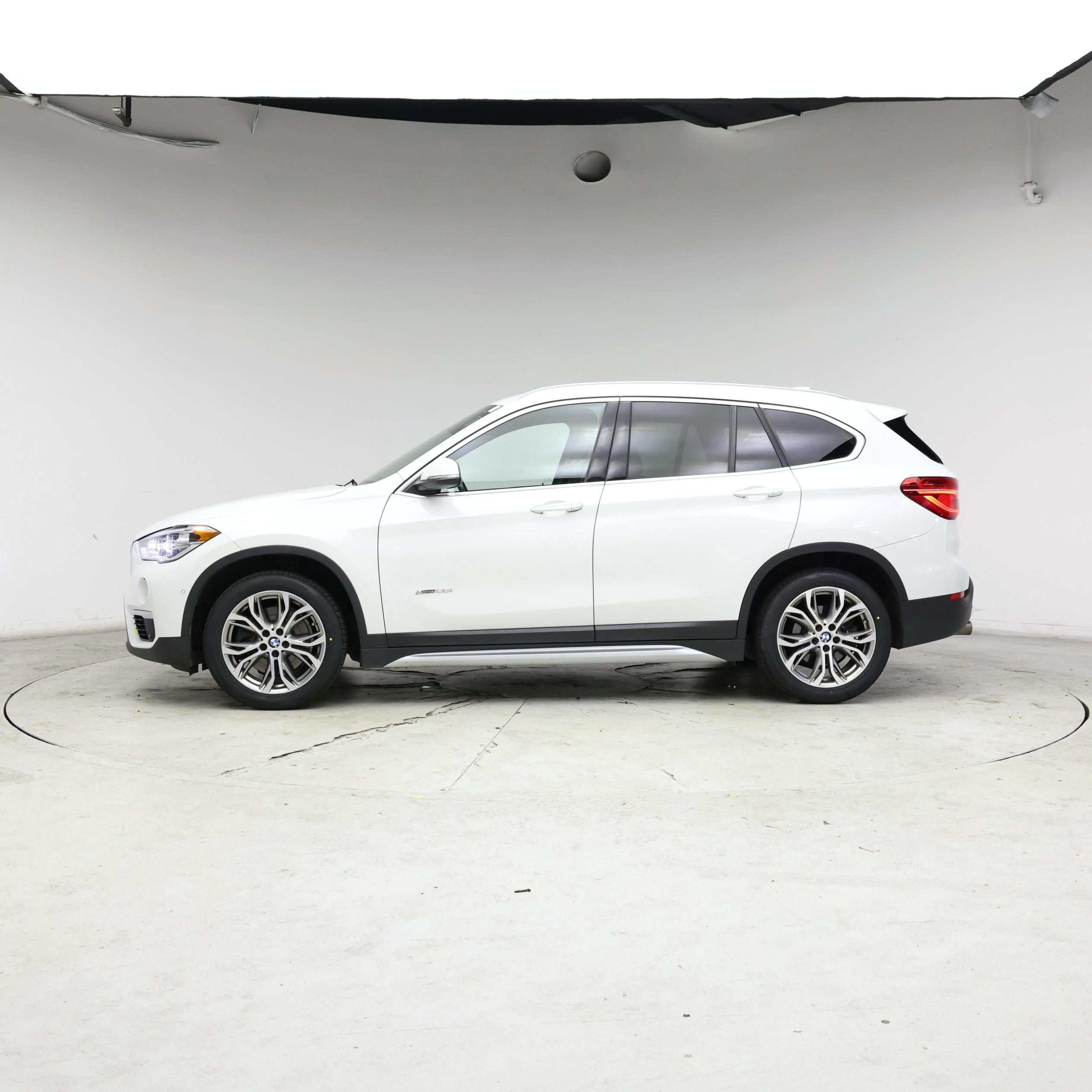 Thumbnail: 2017 BMW X1 - 3