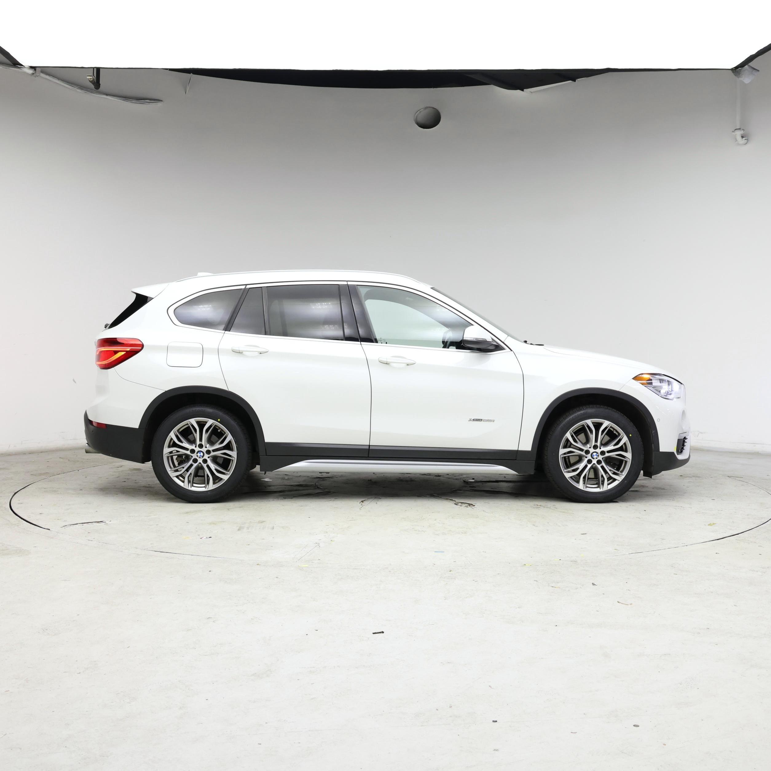 Thumbnail: 2017 BMW X1 - 7