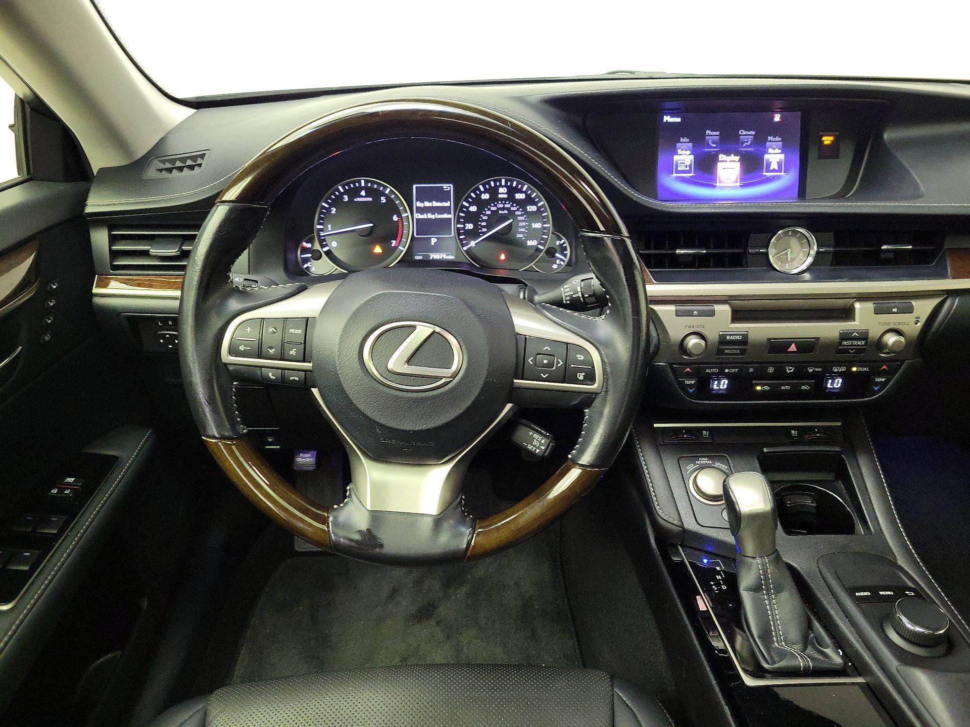Thumbnail: 2016 Lexus ES - 10