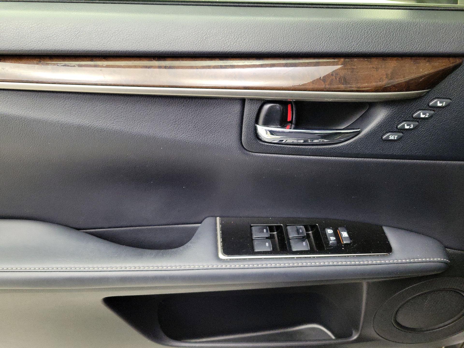 Thumbnail: 2016 Lexus ES - 12