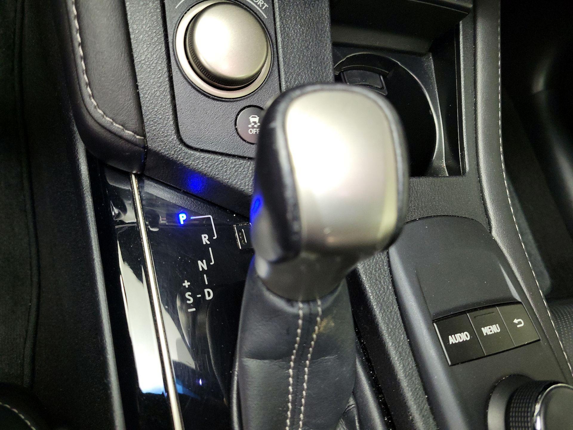 Thumbnail: 2016 Lexus ES - 17