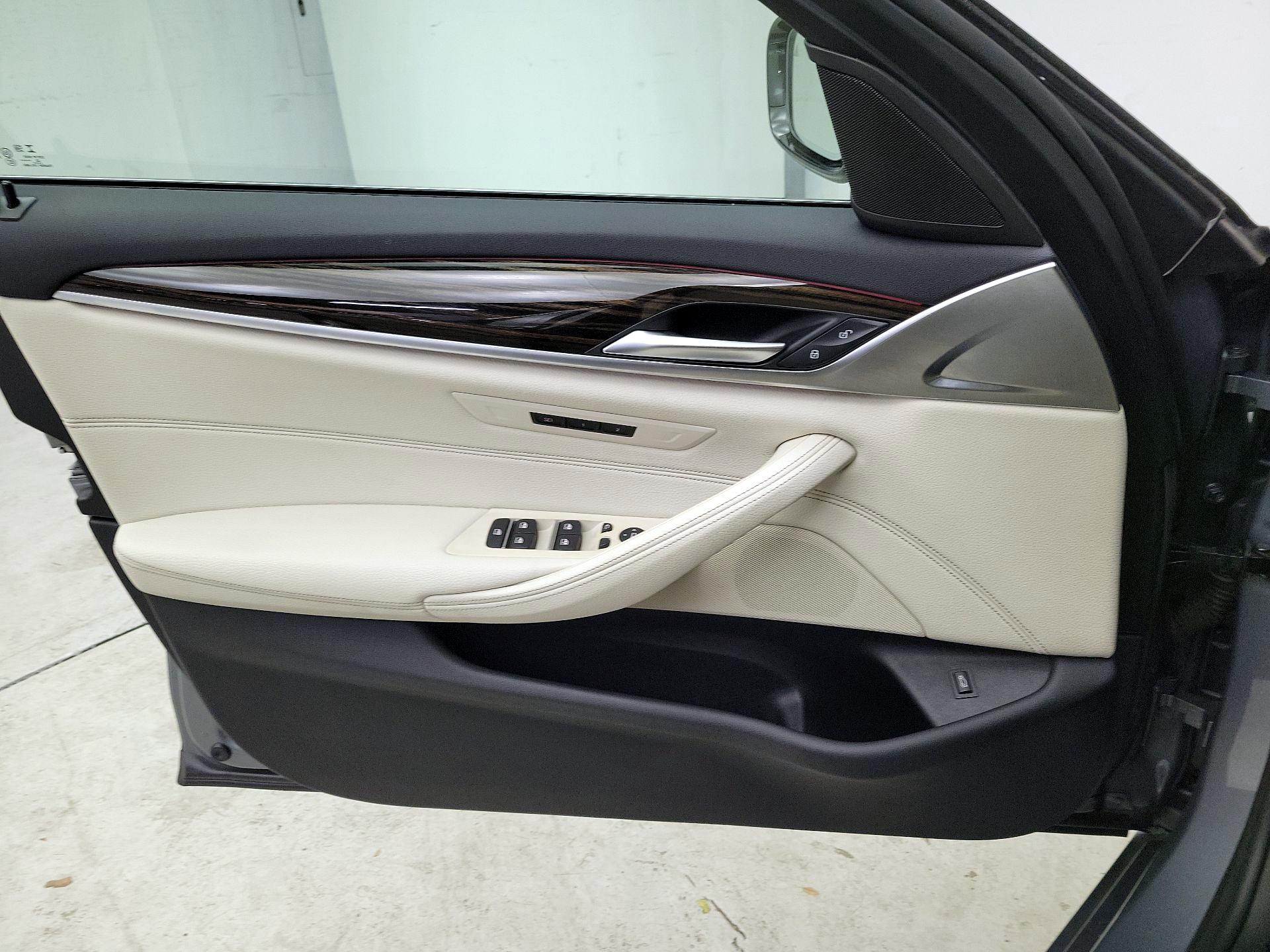 Thumbnail: 2023 BMW 5 Series - 12