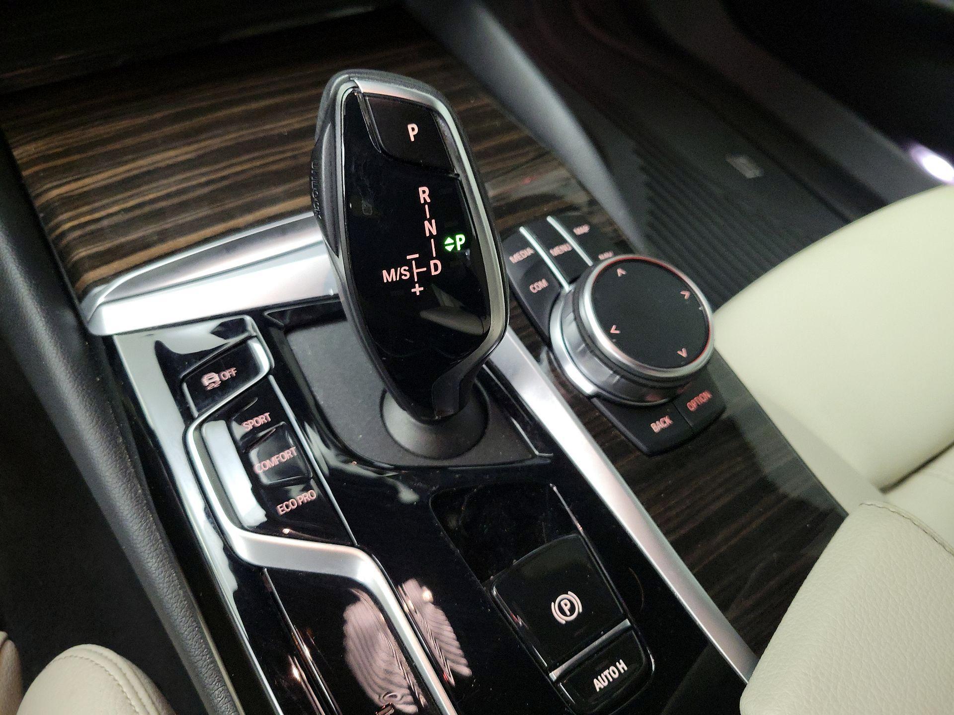 Thumbnail: 2023 BMW 5 Series - 18