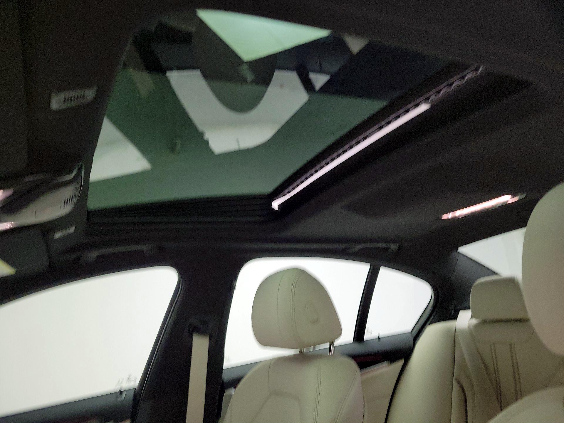 Thumbnail: 2023 BMW 5 Series - 20