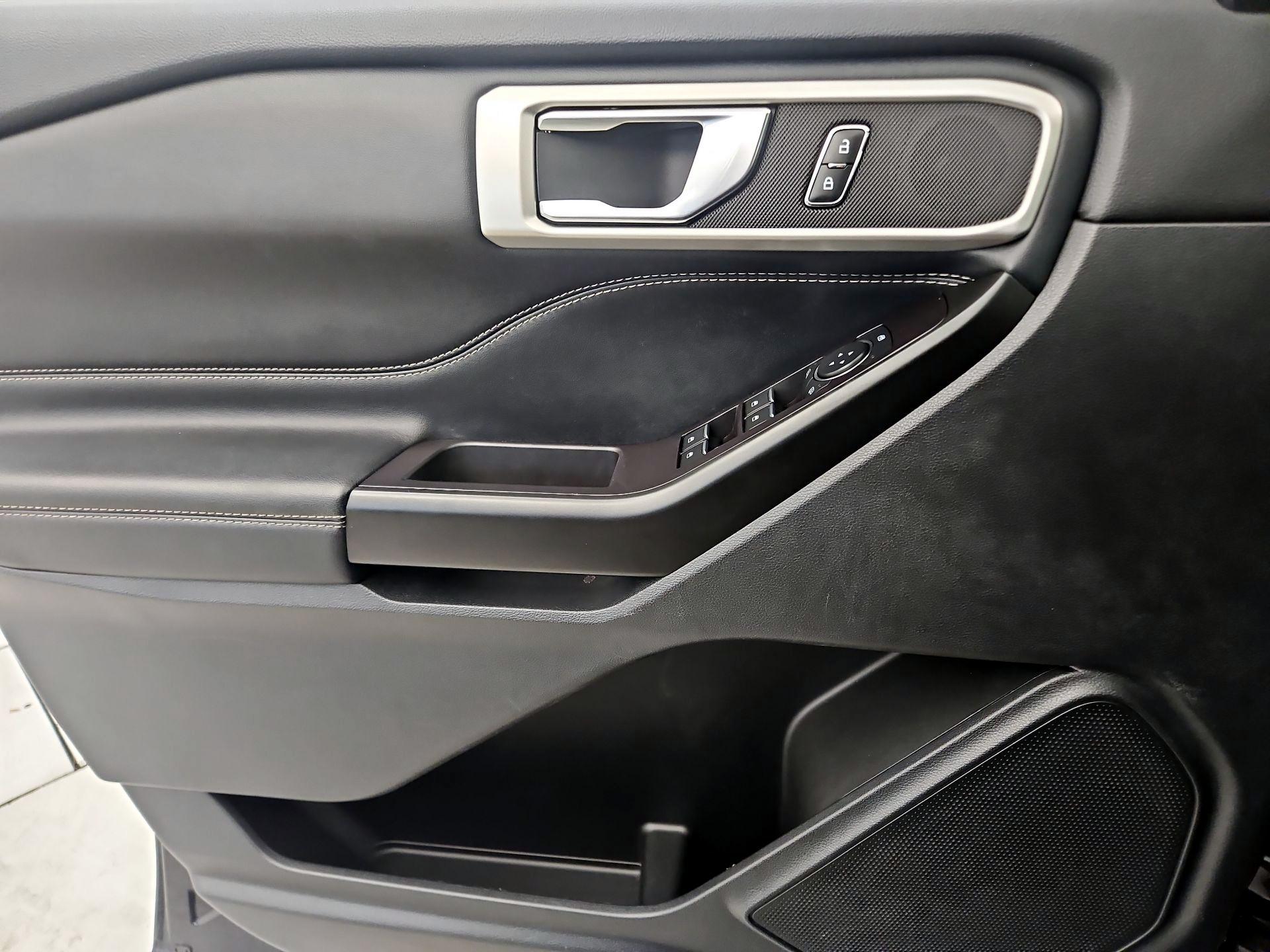 Thumbnail: 2020 Ford Explorer - 12