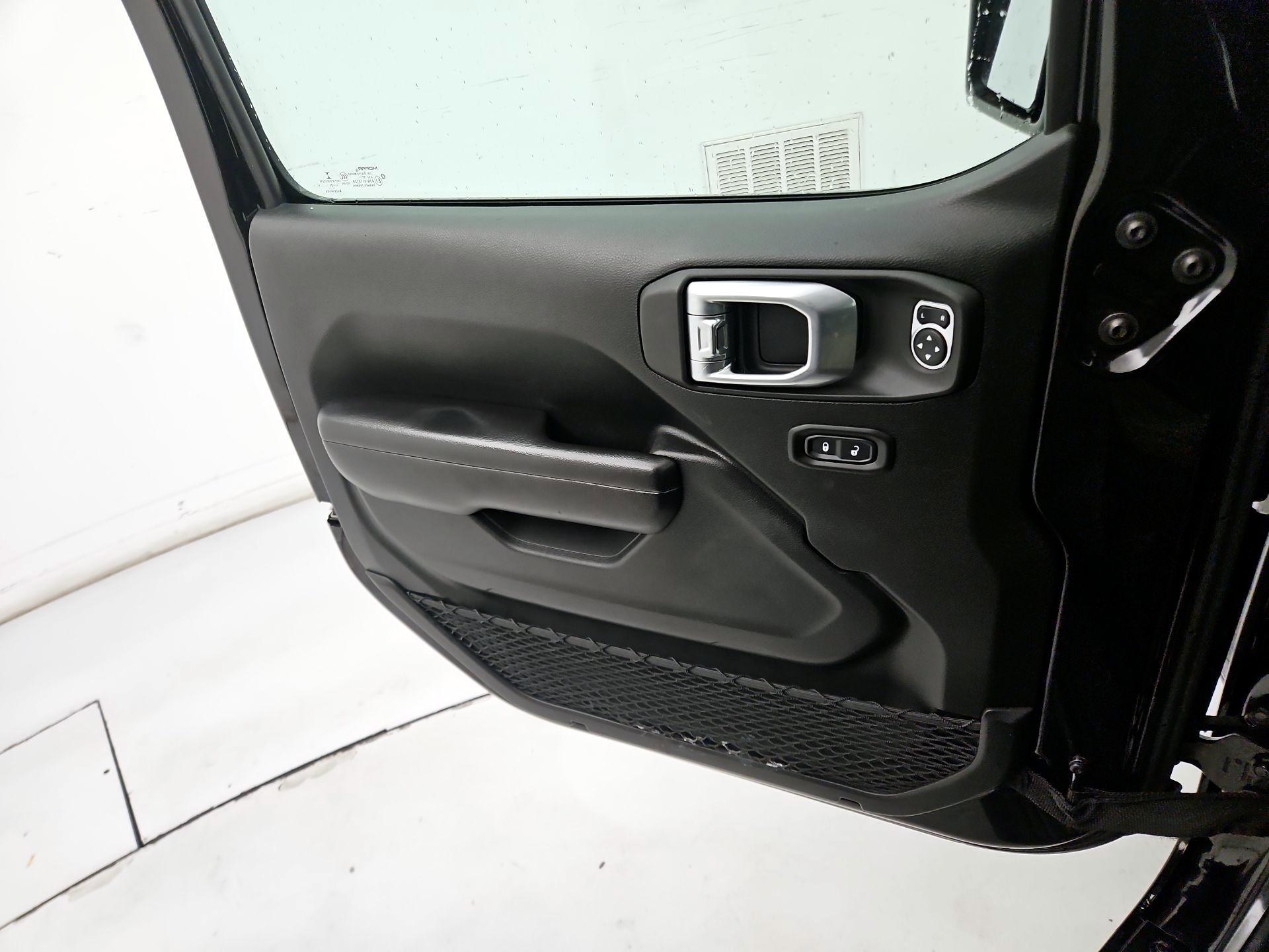 Thumbnail: 2021 Jeep Gladiator - 12