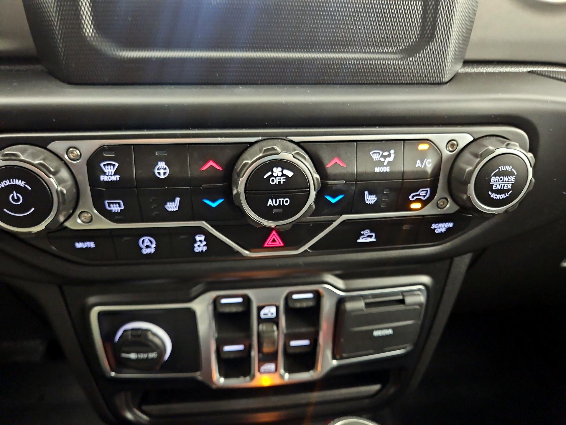 Thumbnail: 2021 Jeep Gladiator - 16