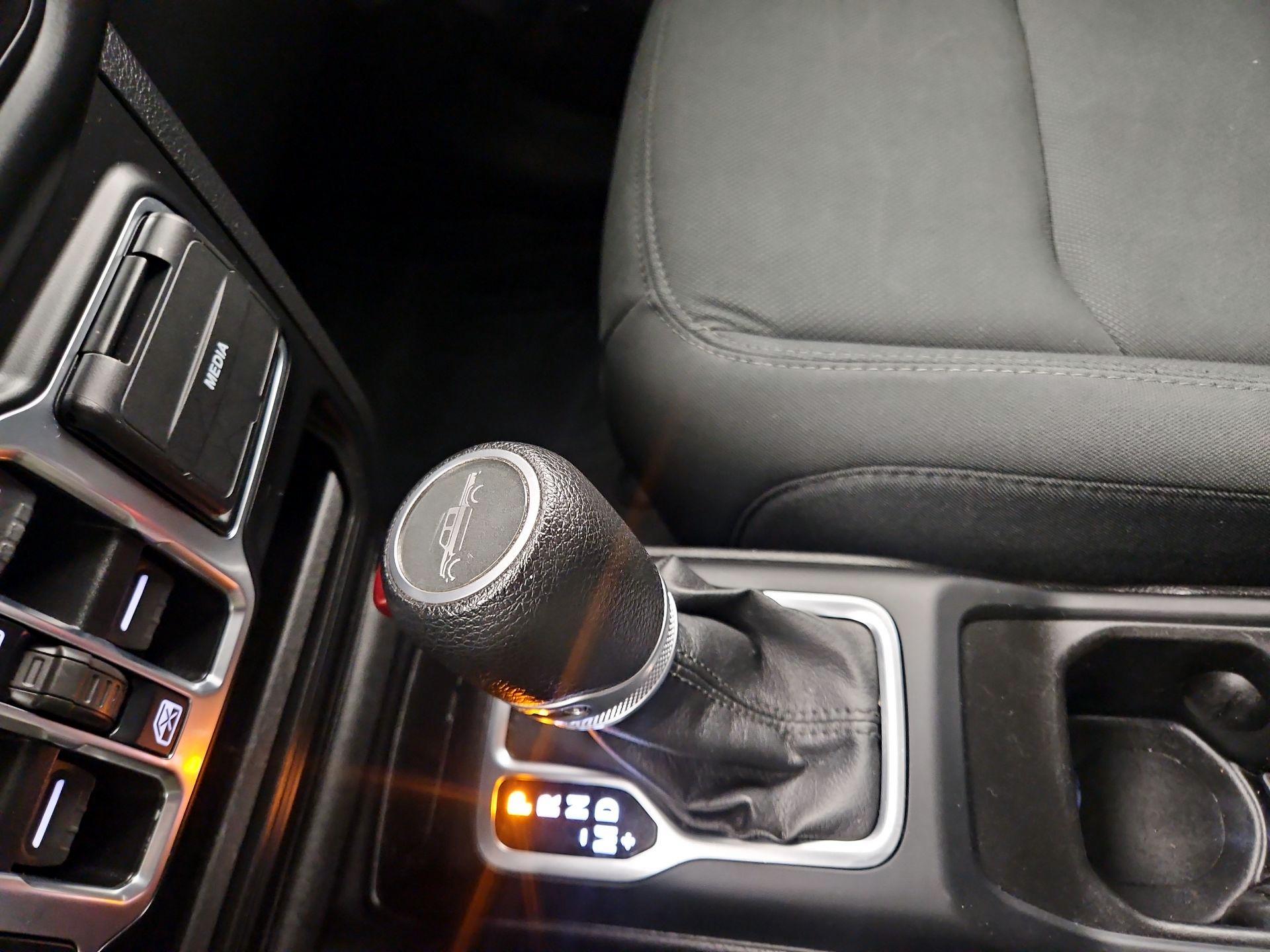 Thumbnail: 2021 Jeep Gladiator - 17