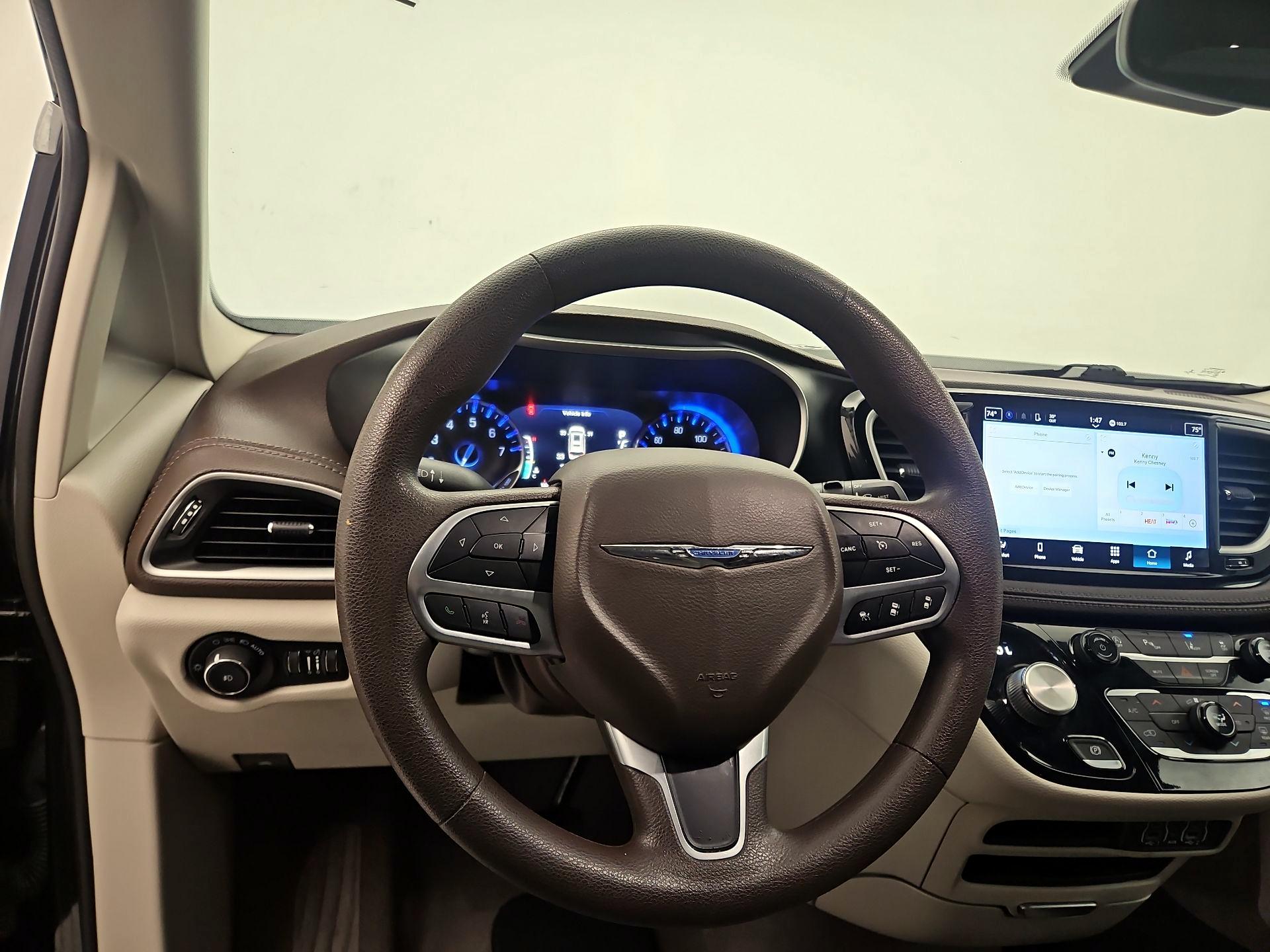 Thumbnail: 2021 Chrysler Pacifica - 10