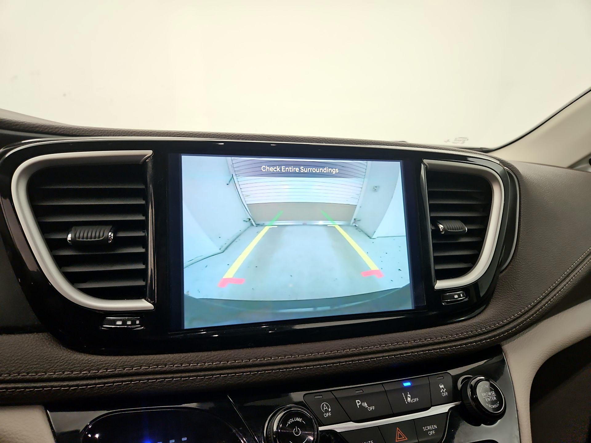 Thumbnail: 2021 Chrysler Pacifica - 14