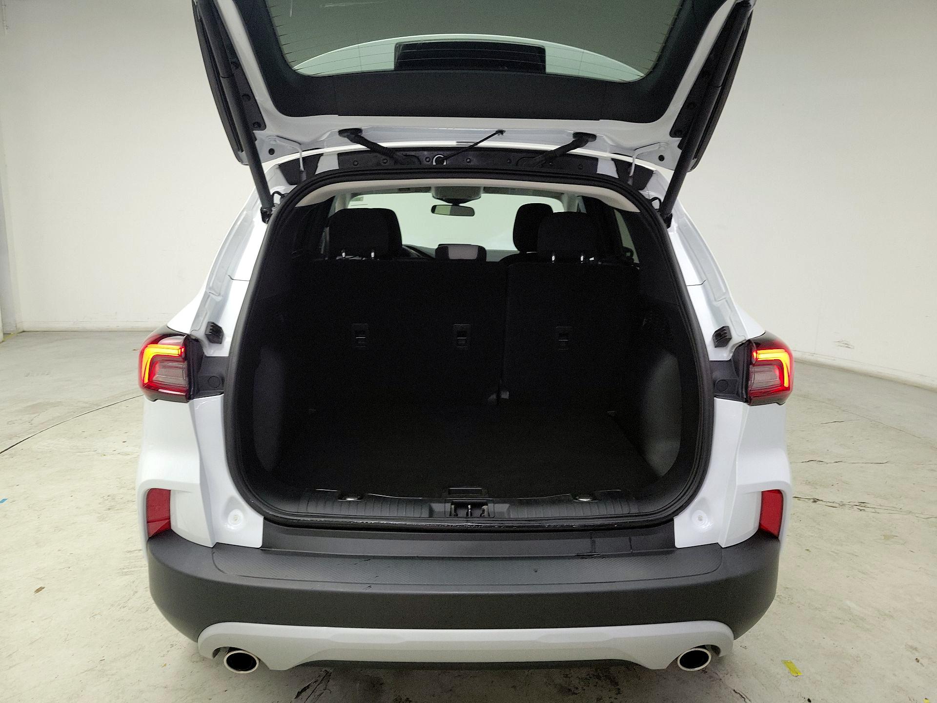 Thumbnail: 2023 Ford Escape - 20