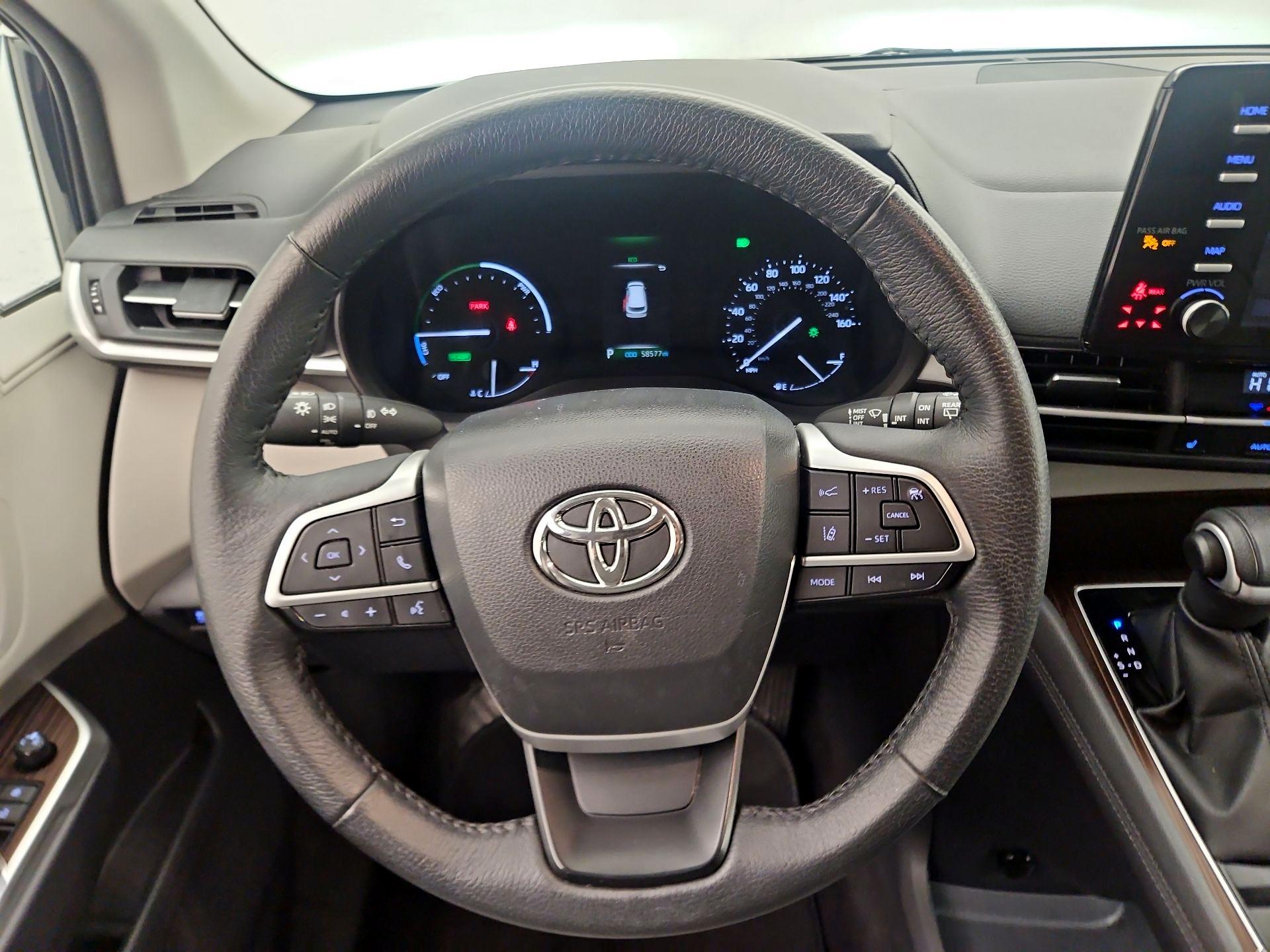 Thumbnail: 2023 Toyota Sienna - 10