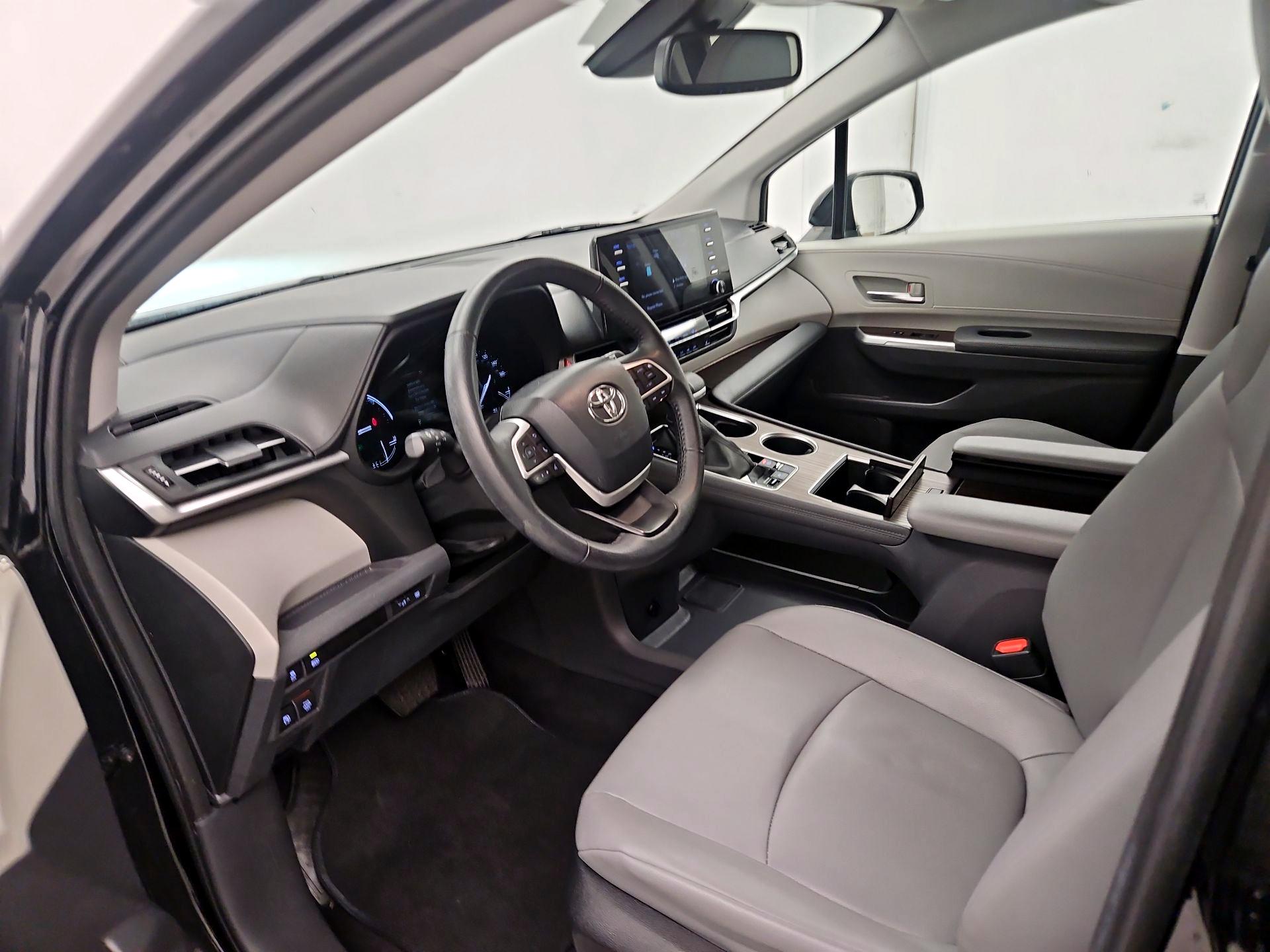 Thumbnail: 2023 Toyota Sienna - 11