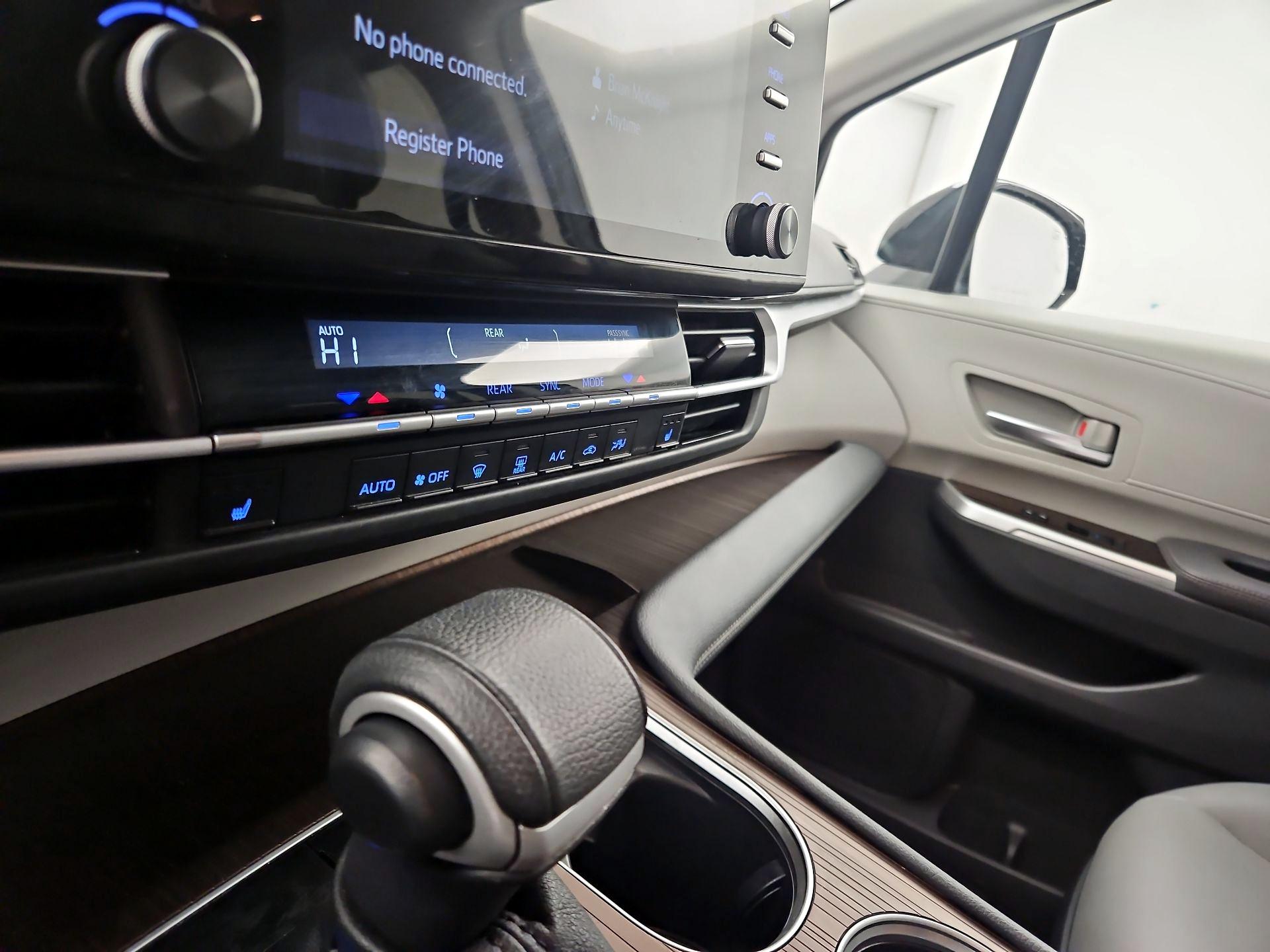 Thumbnail: 2023 Toyota Sienna - 16