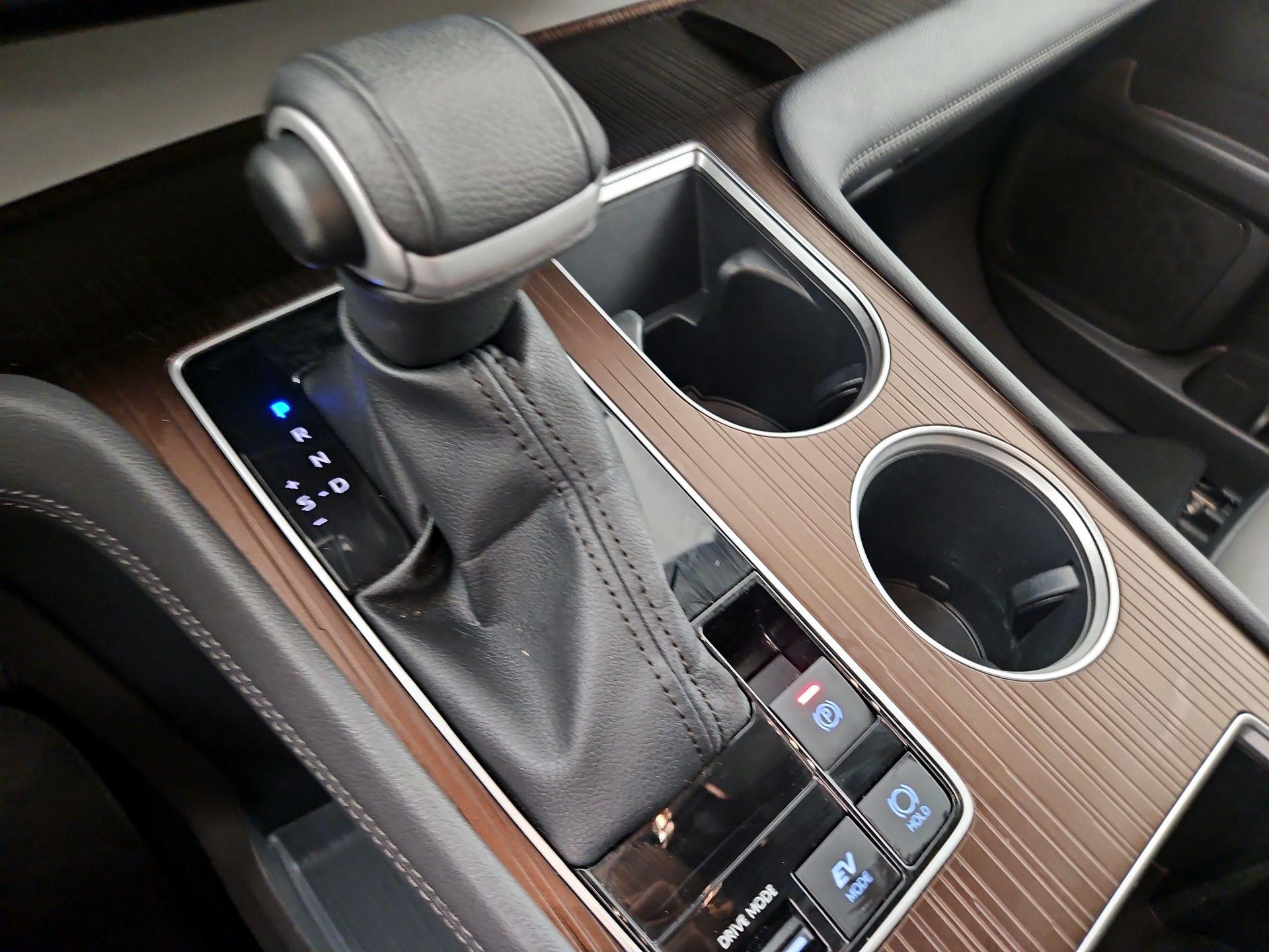 Thumbnail: 2023 Toyota Sienna - 17