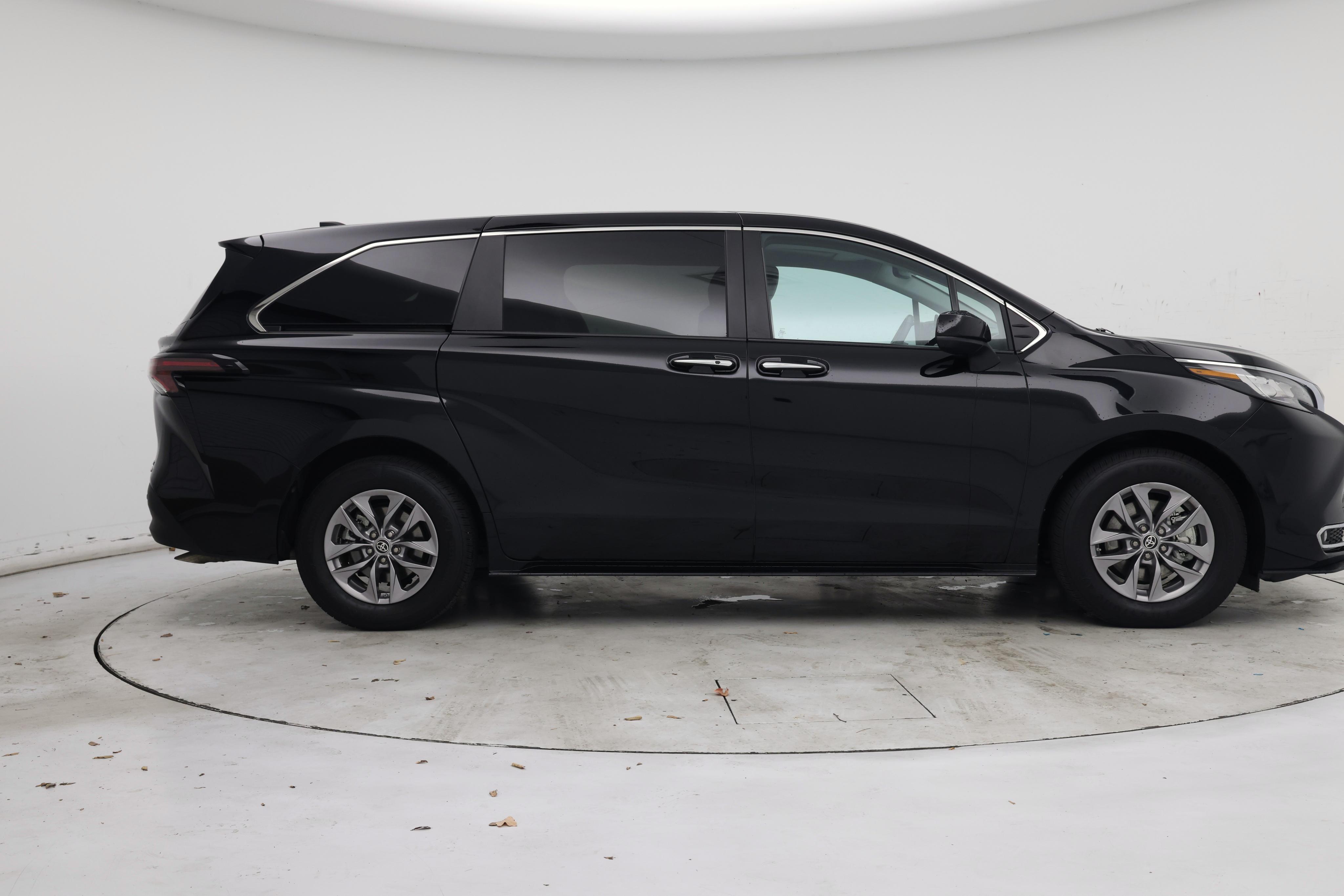 Thumbnail: 2023 Toyota Sienna - 7