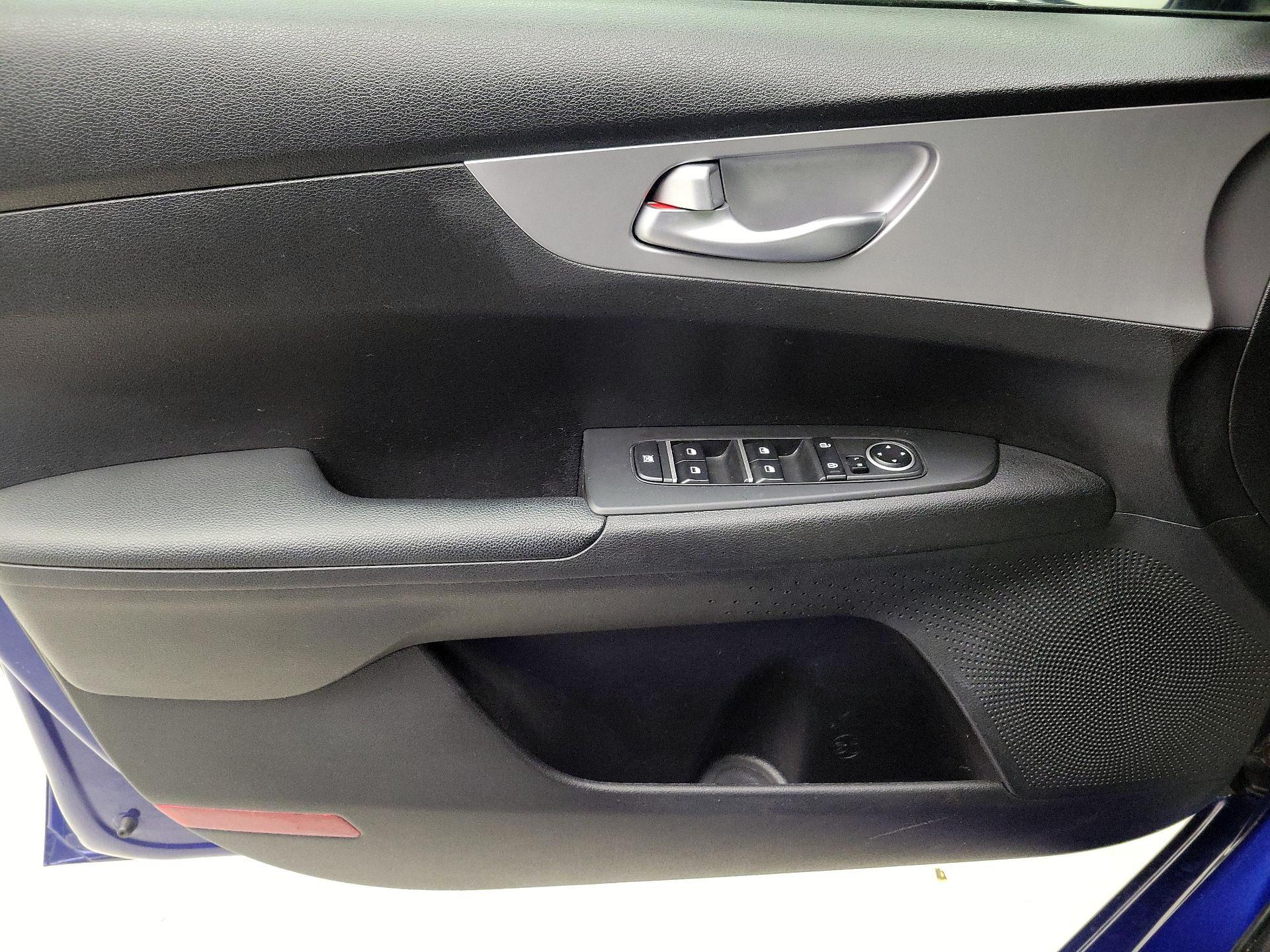 Thumbnail: 2023 Kia Forte - 12