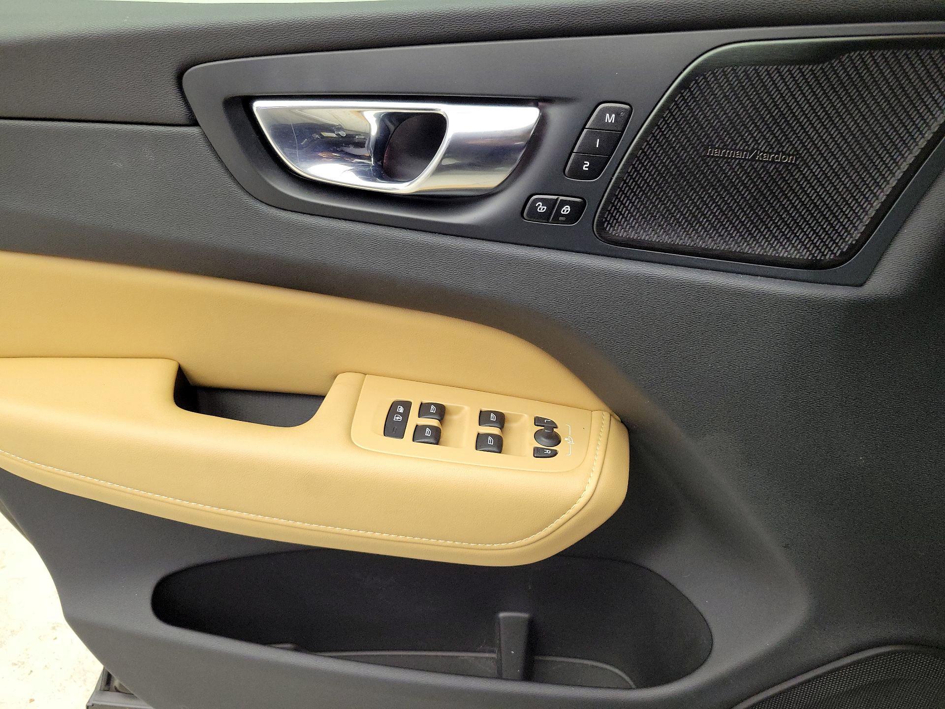 Thumbnail: 2023 Volvo XC60 - 12