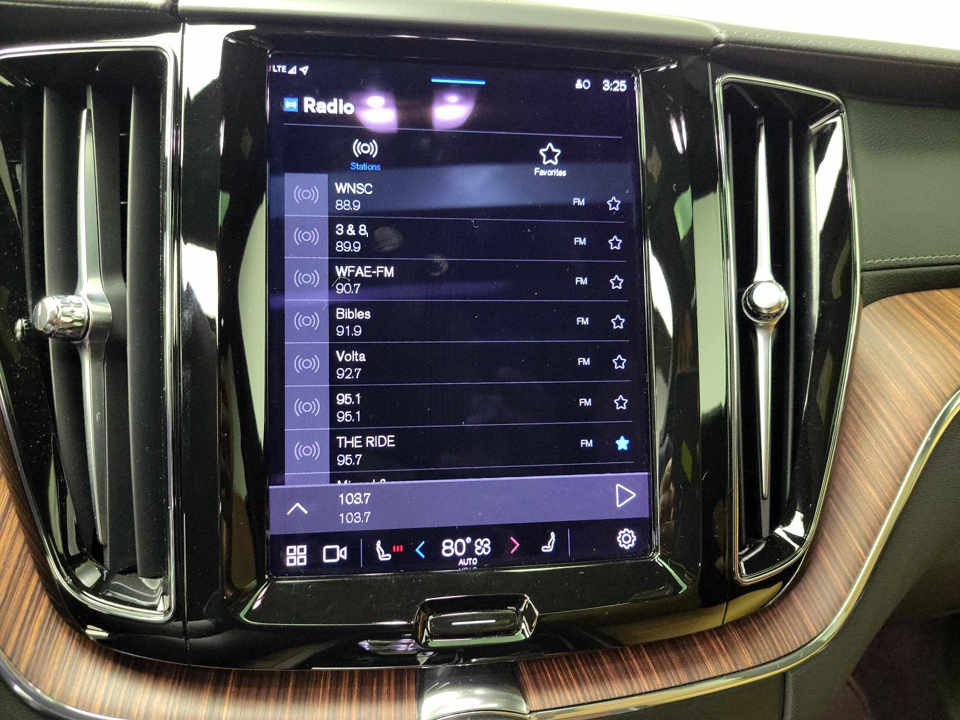 Thumbnail: 2023 Volvo XC60 - 15