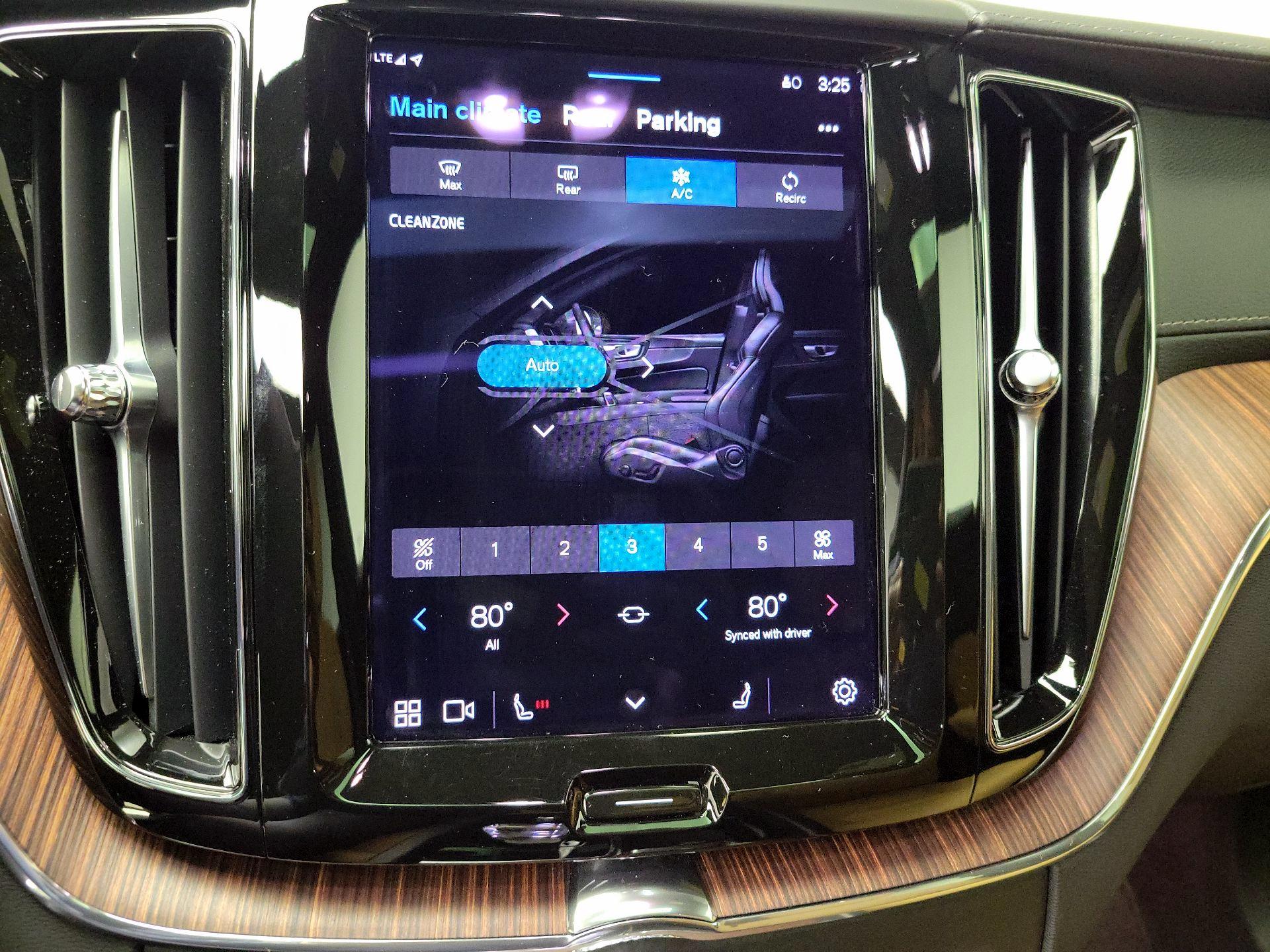 Thumbnail: 2023 Volvo XC60 - 16