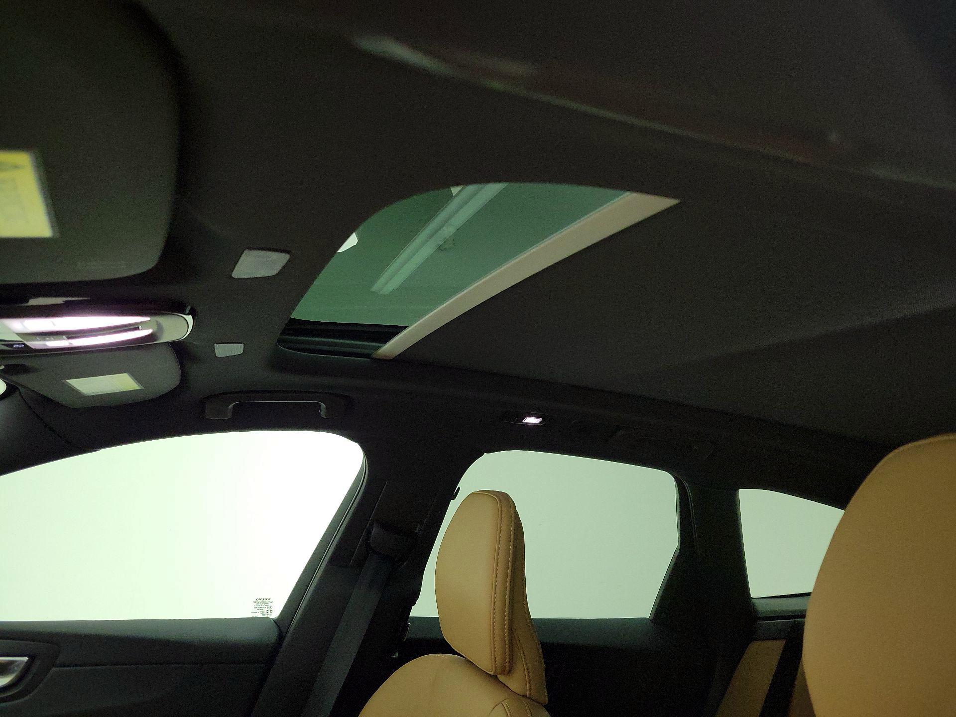 Thumbnail: 2023 Volvo XC60 - 19