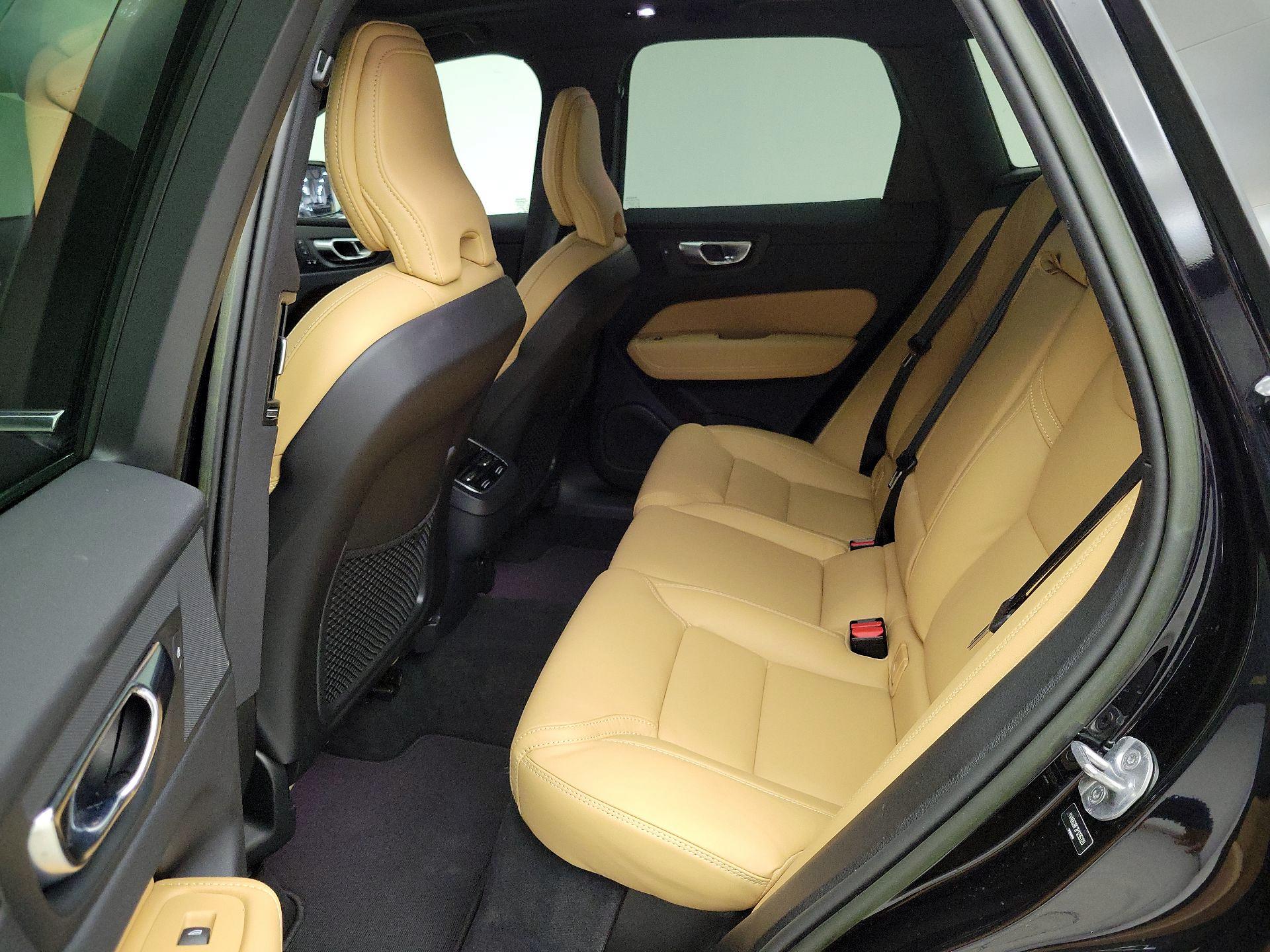 Thumbnail: 2023 Volvo XC60 - 20