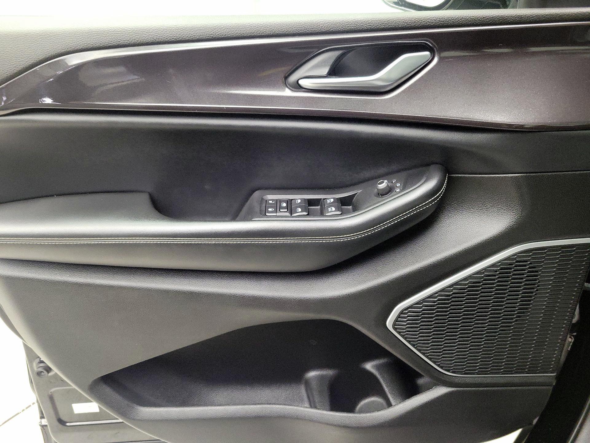 Thumbnail: 2022 Jeep Grand Cherokee - 12