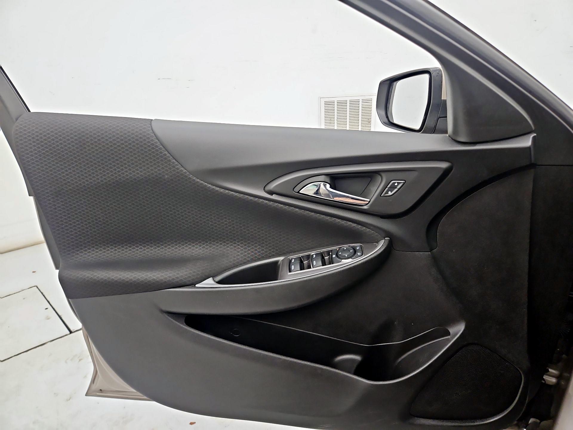 Thumbnail: 2023 Chevrolet Malibu - 12