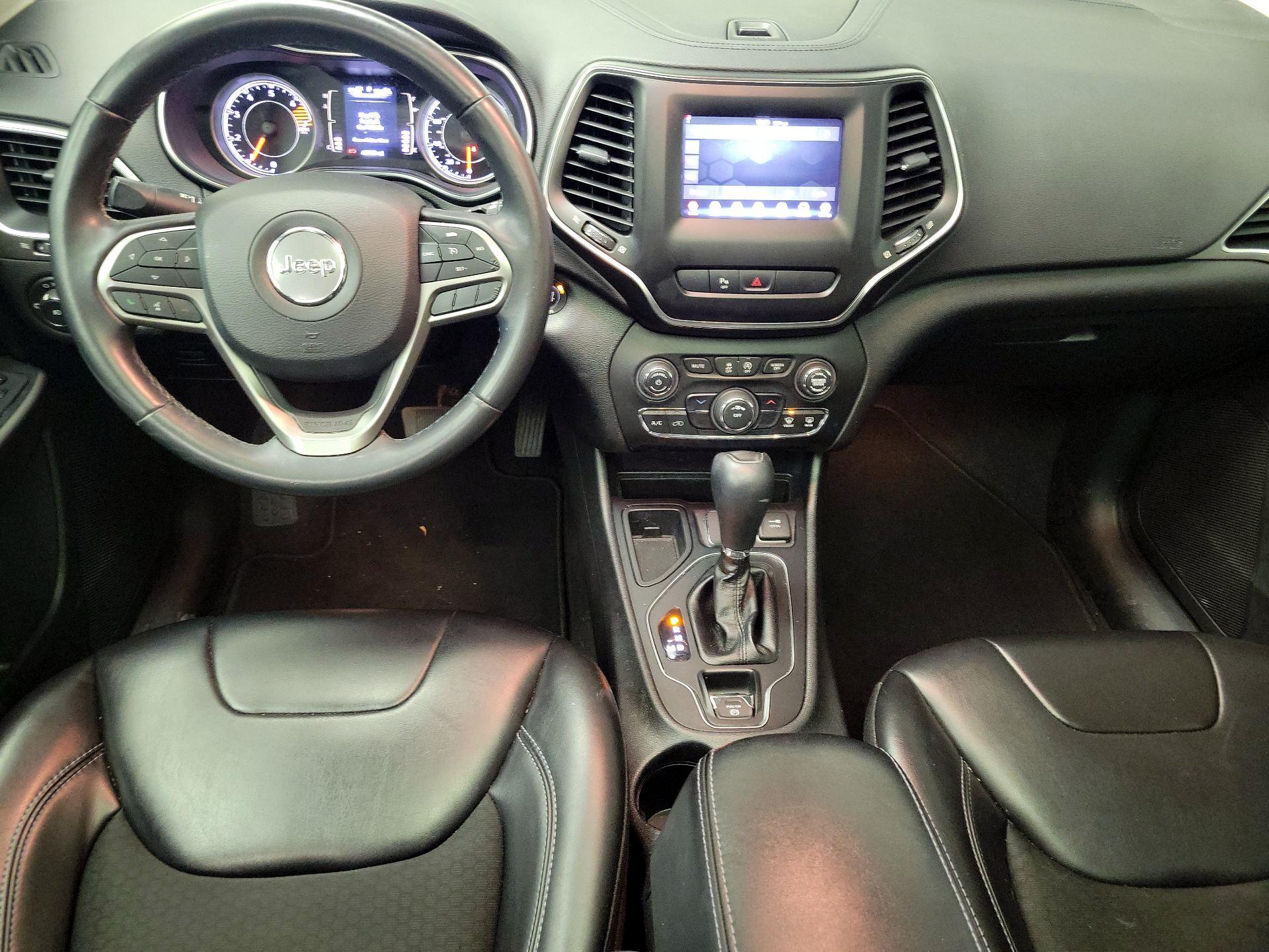 Thumbnail: 2019 Jeep Cherokee - 9