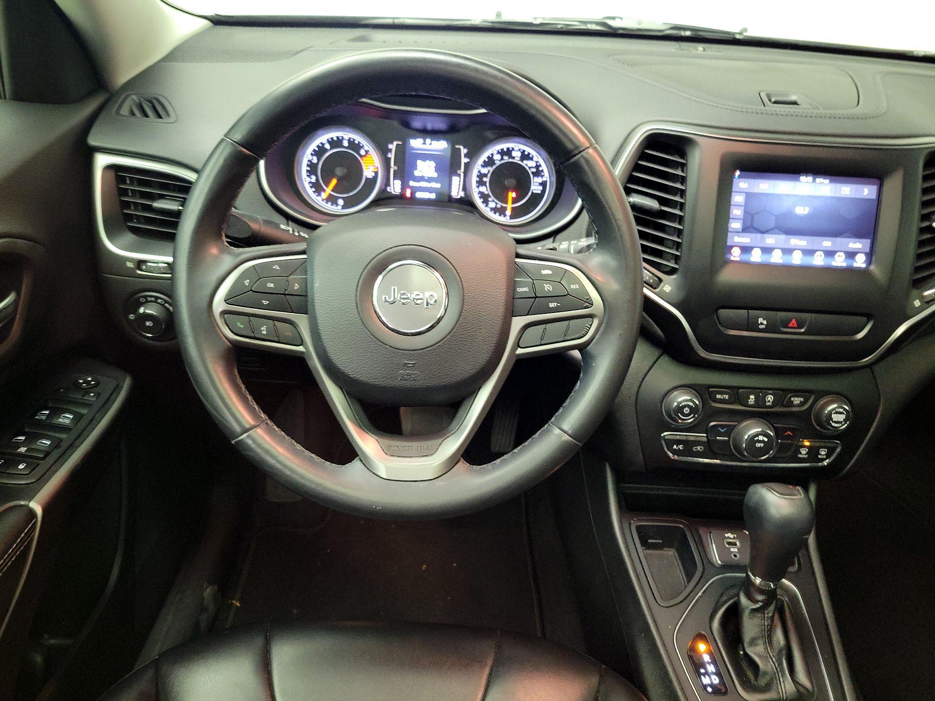 Thumbnail: 2019 Jeep Cherokee - 10