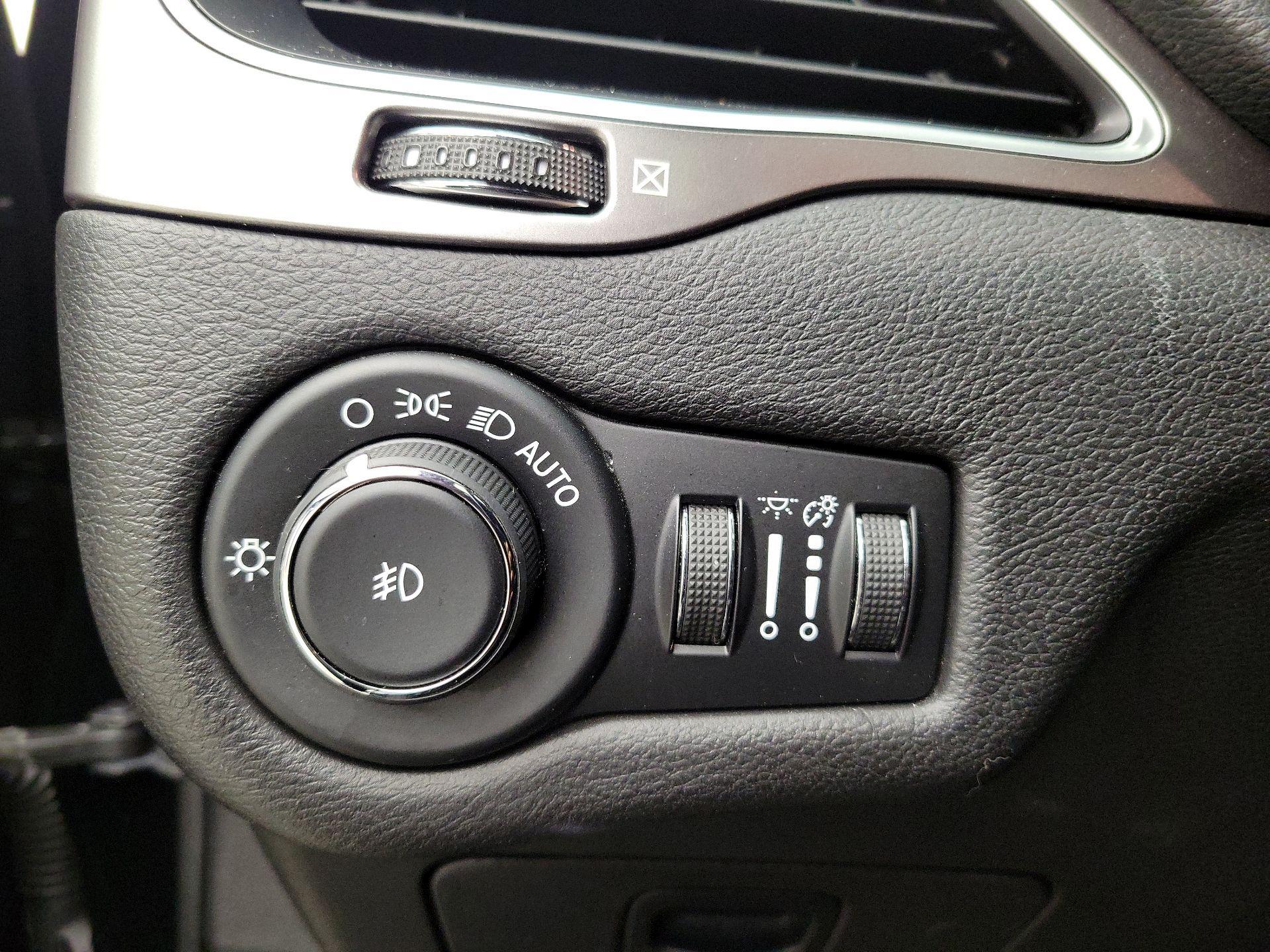 Thumbnail: 2019 Jeep Cherokee - 13