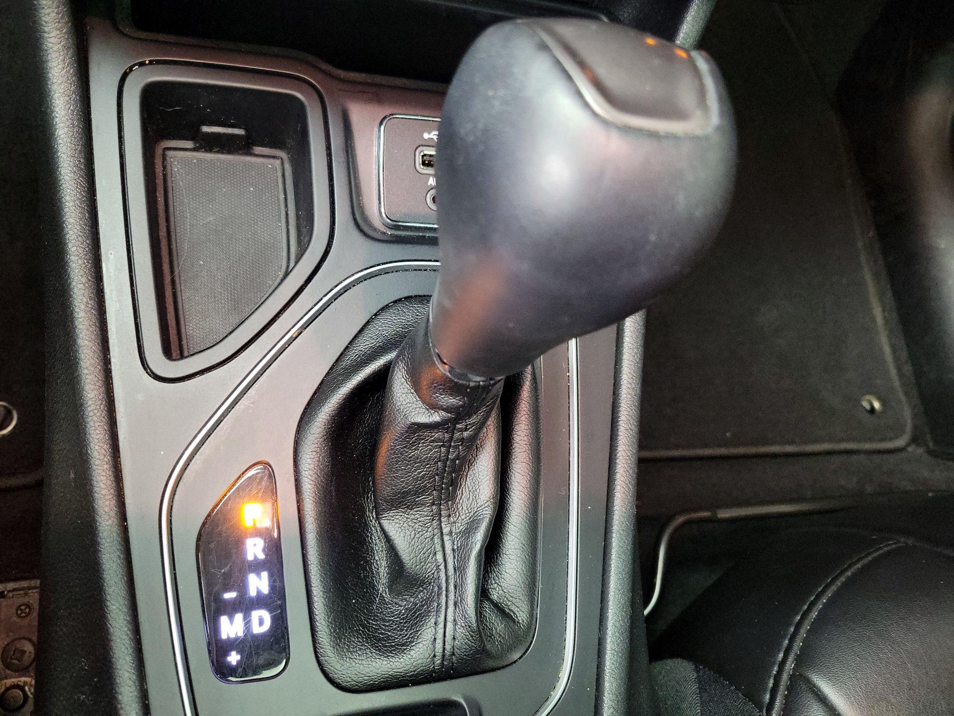 Thumbnail: 2019 Jeep Cherokee - 17