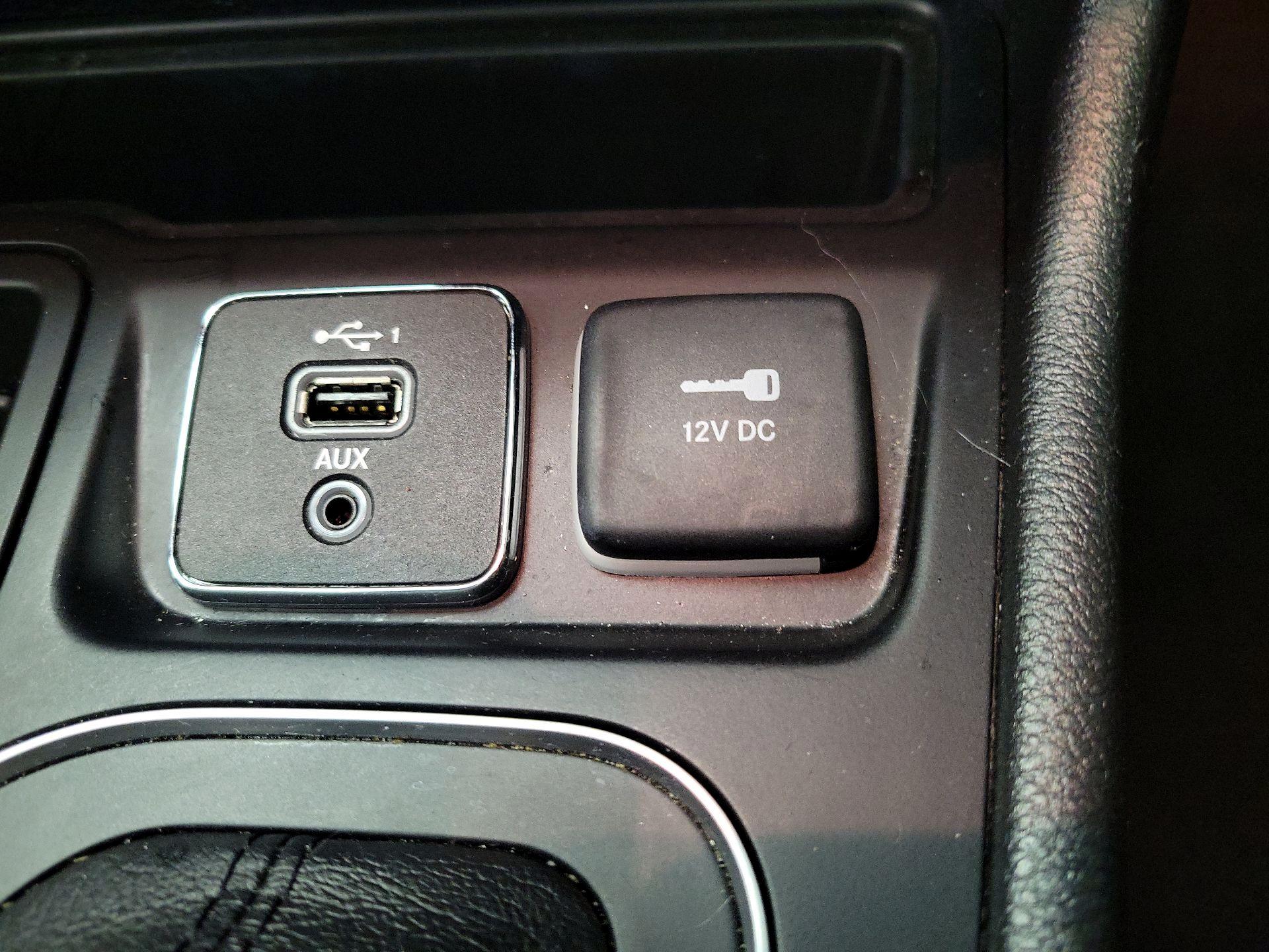 Thumbnail: 2019 Jeep Cherokee - 18