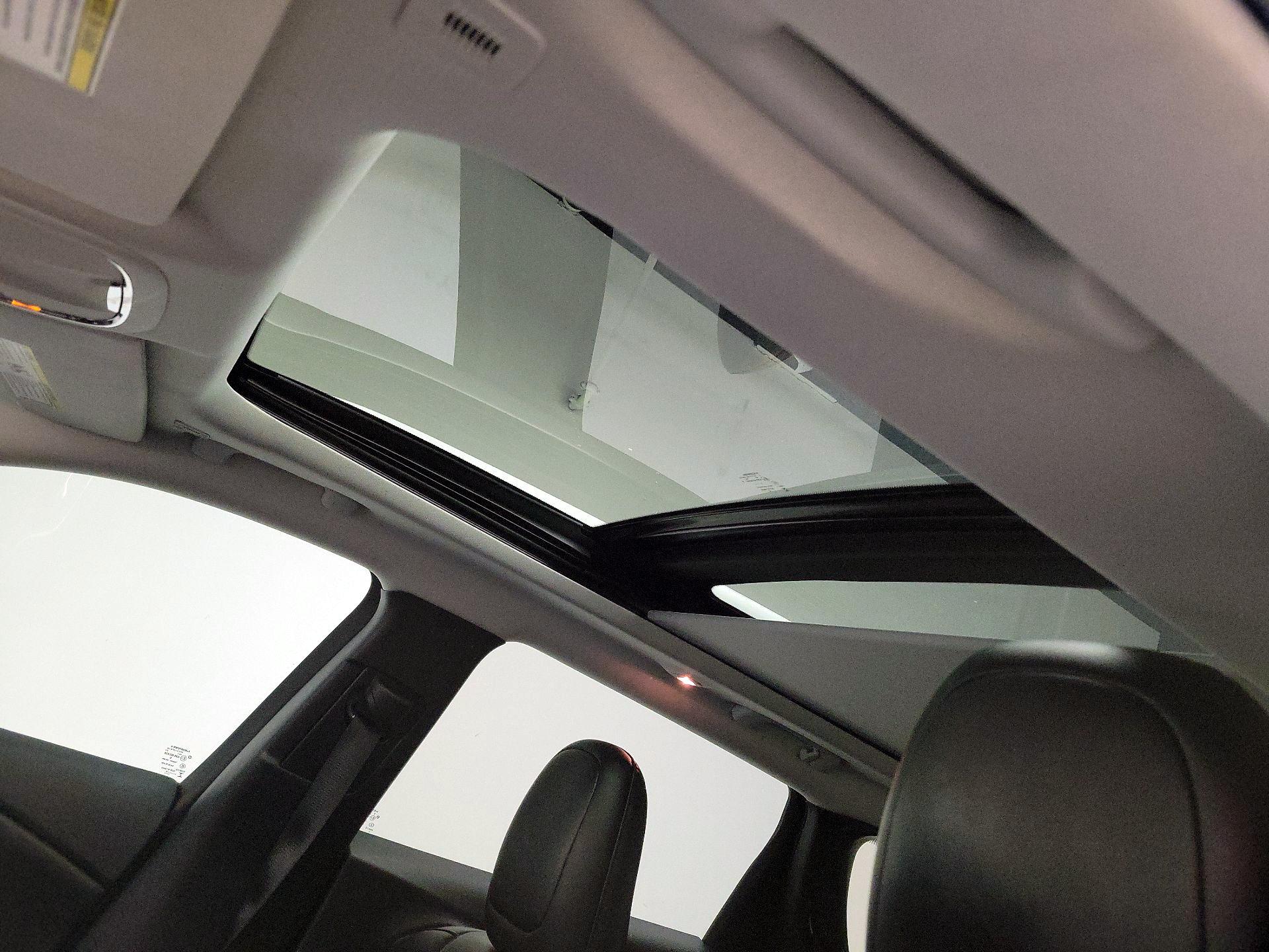 Thumbnail: 2019 Jeep Cherokee - 19