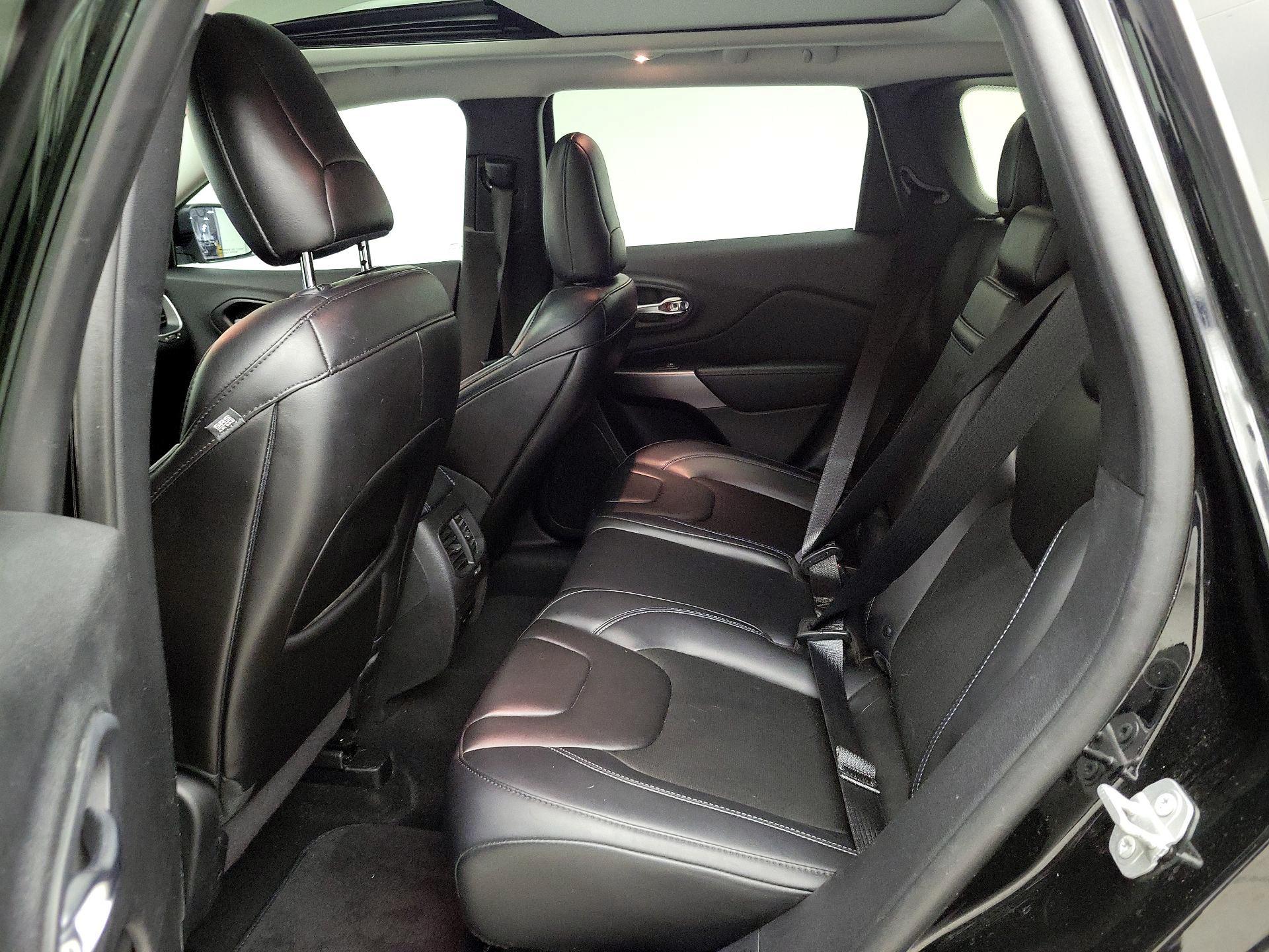 Thumbnail: 2019 Jeep Cherokee - 20