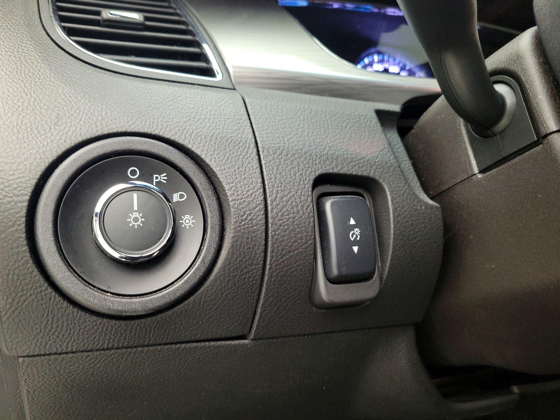 Thumbnail: 2018 Ford Taurus - 13