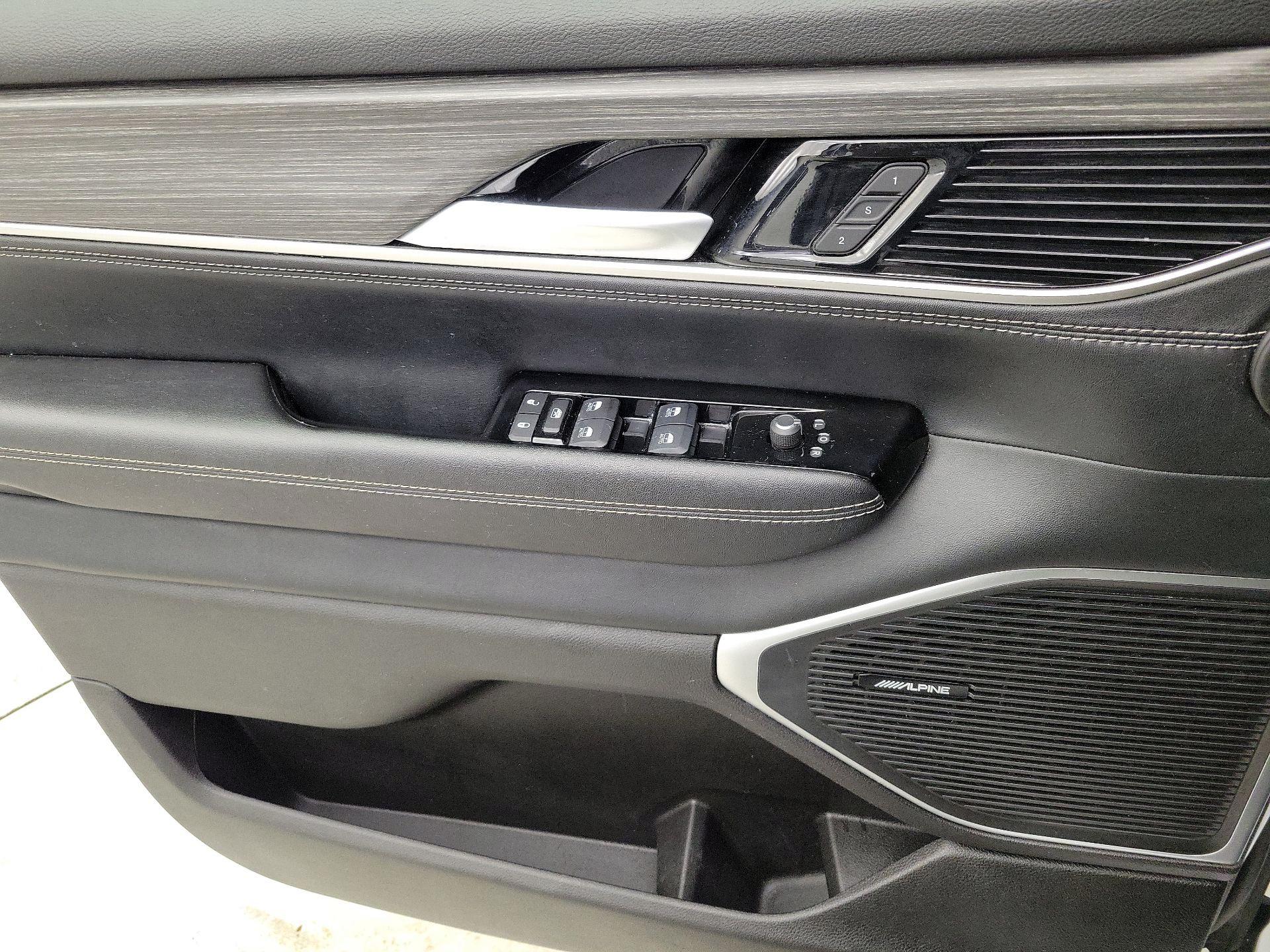 Thumbnail: 2024 Jeep Wagoneer - 12