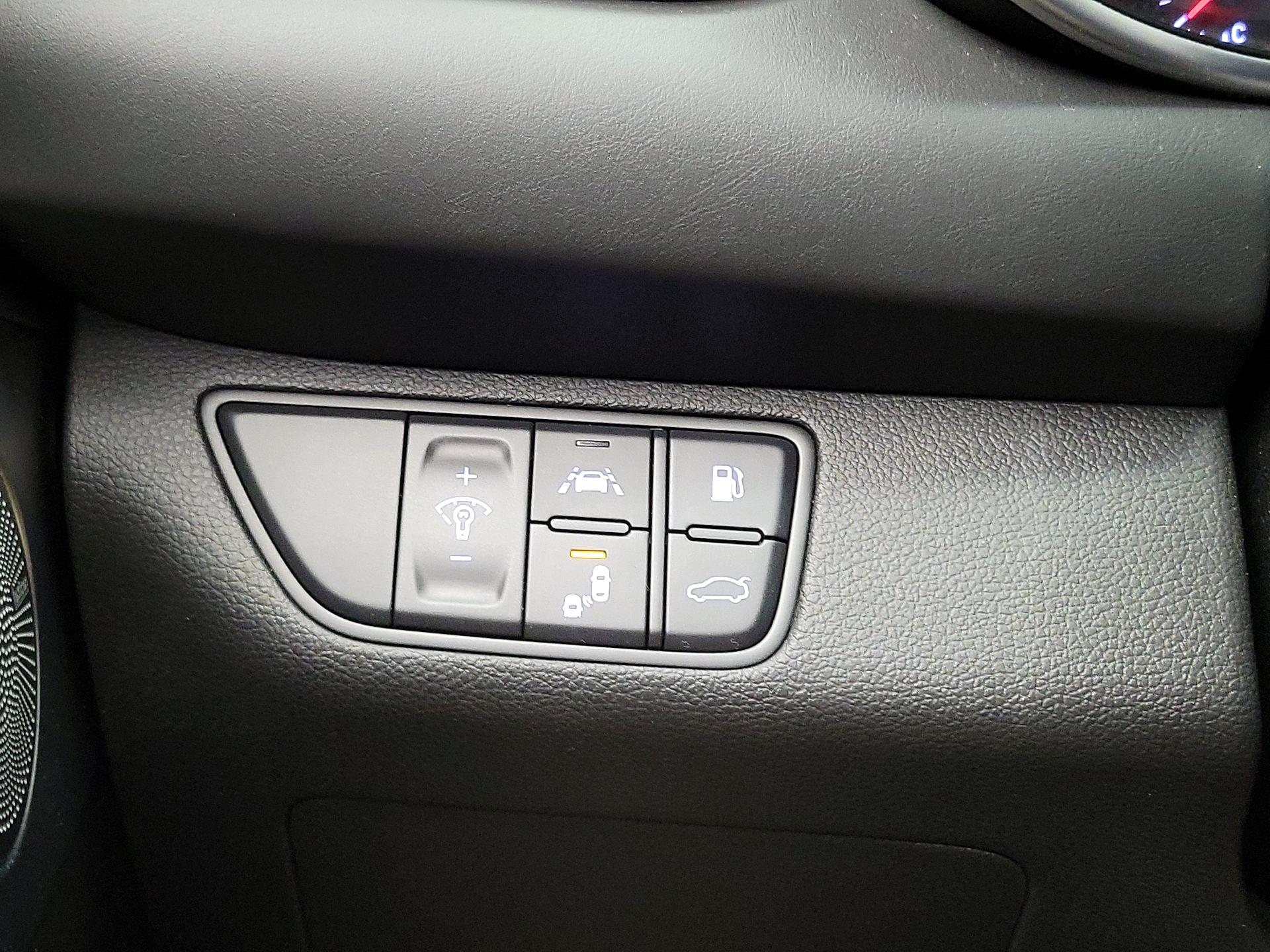 Thumbnail: 2019 Genesis G70 - 14