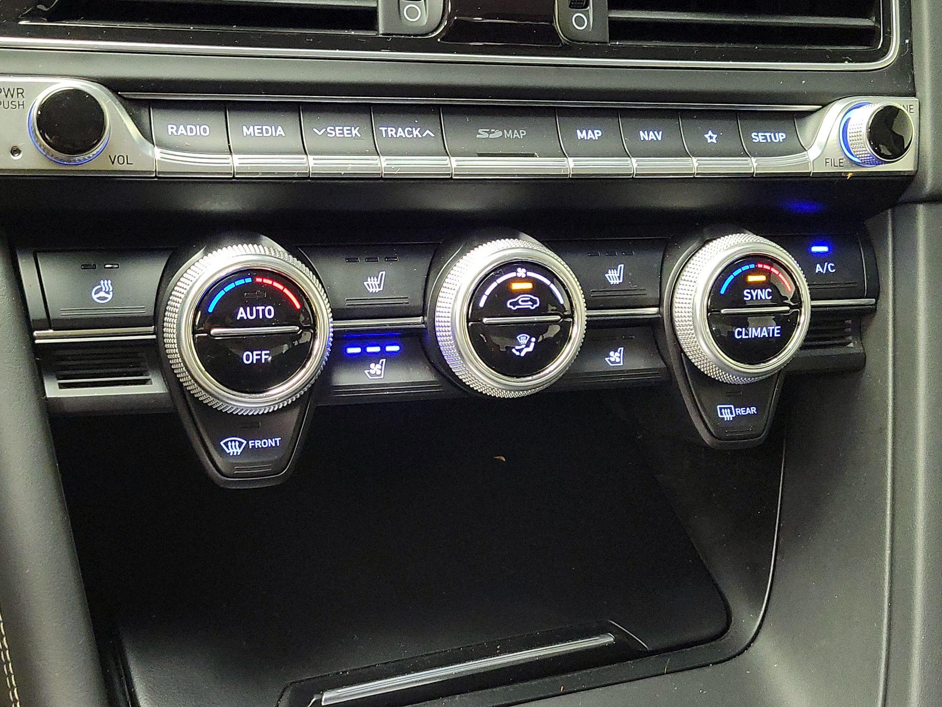 Thumbnail: 2019 Genesis G70 - 17